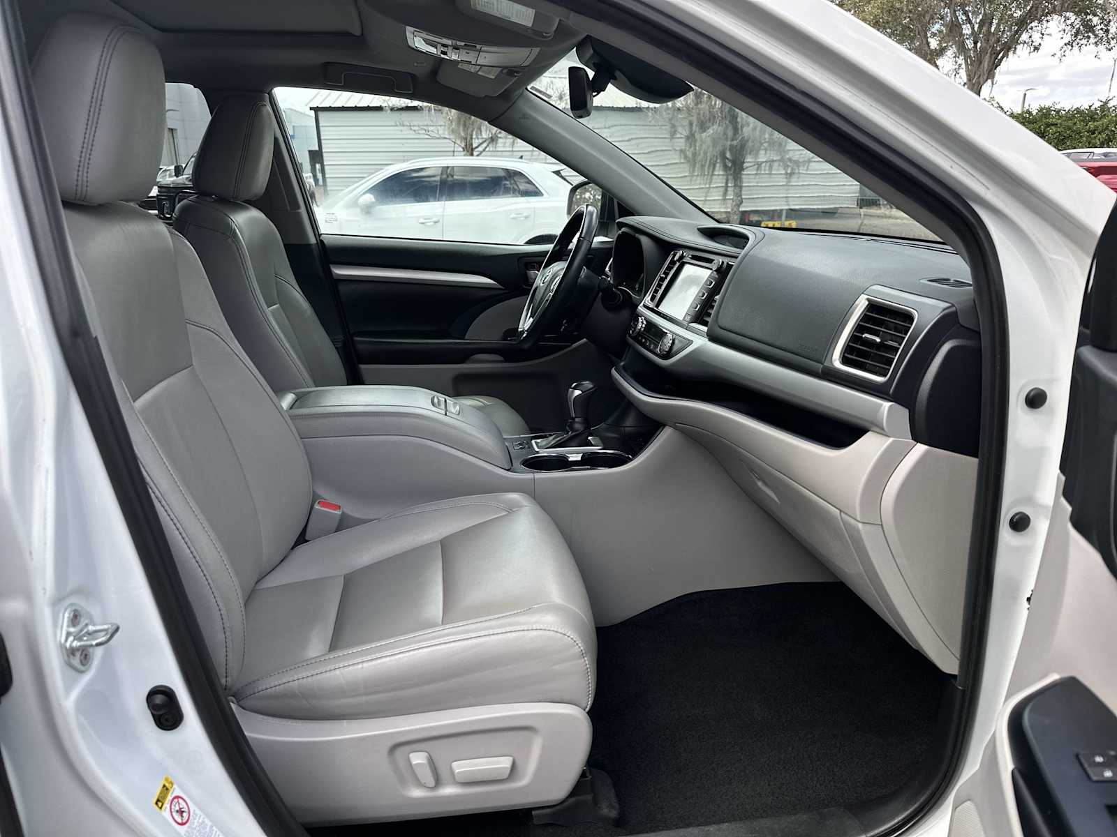 Thumbnail: 2019 Toyota Highlander - 19