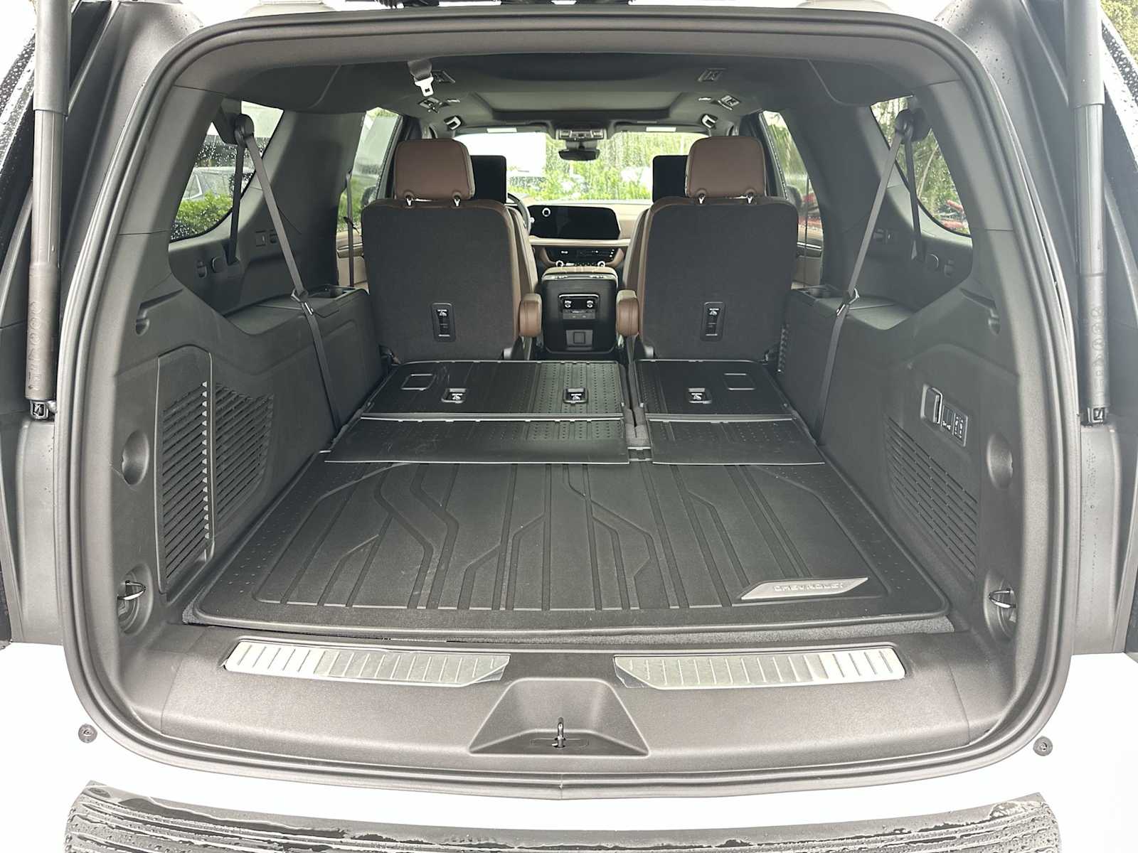 Thumbnail: 2025 Chevrolet Suburban - 25