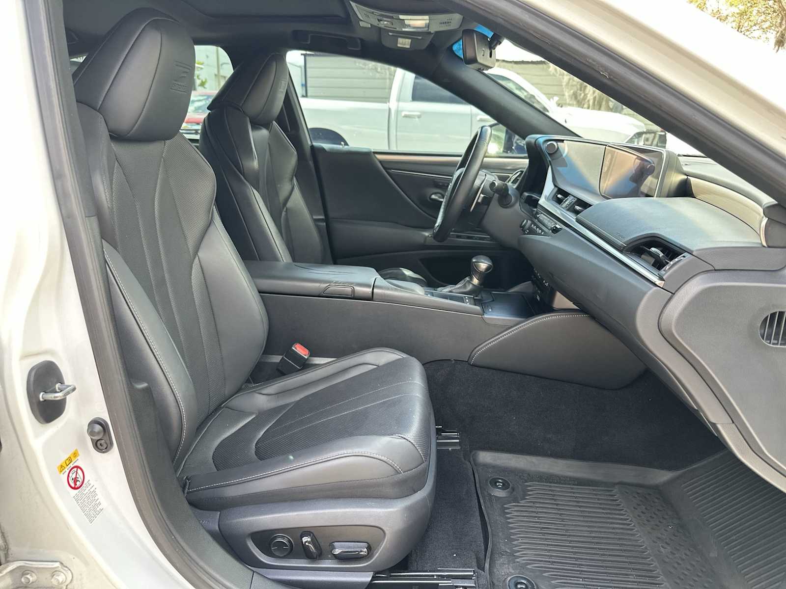 Thumbnail: 2019 Lexus ES - 19