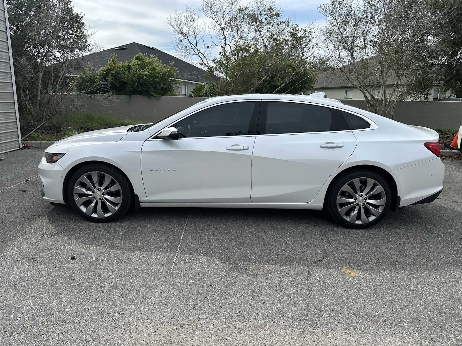 Thumbnail: 2017 Chevrolet Malibu - 3