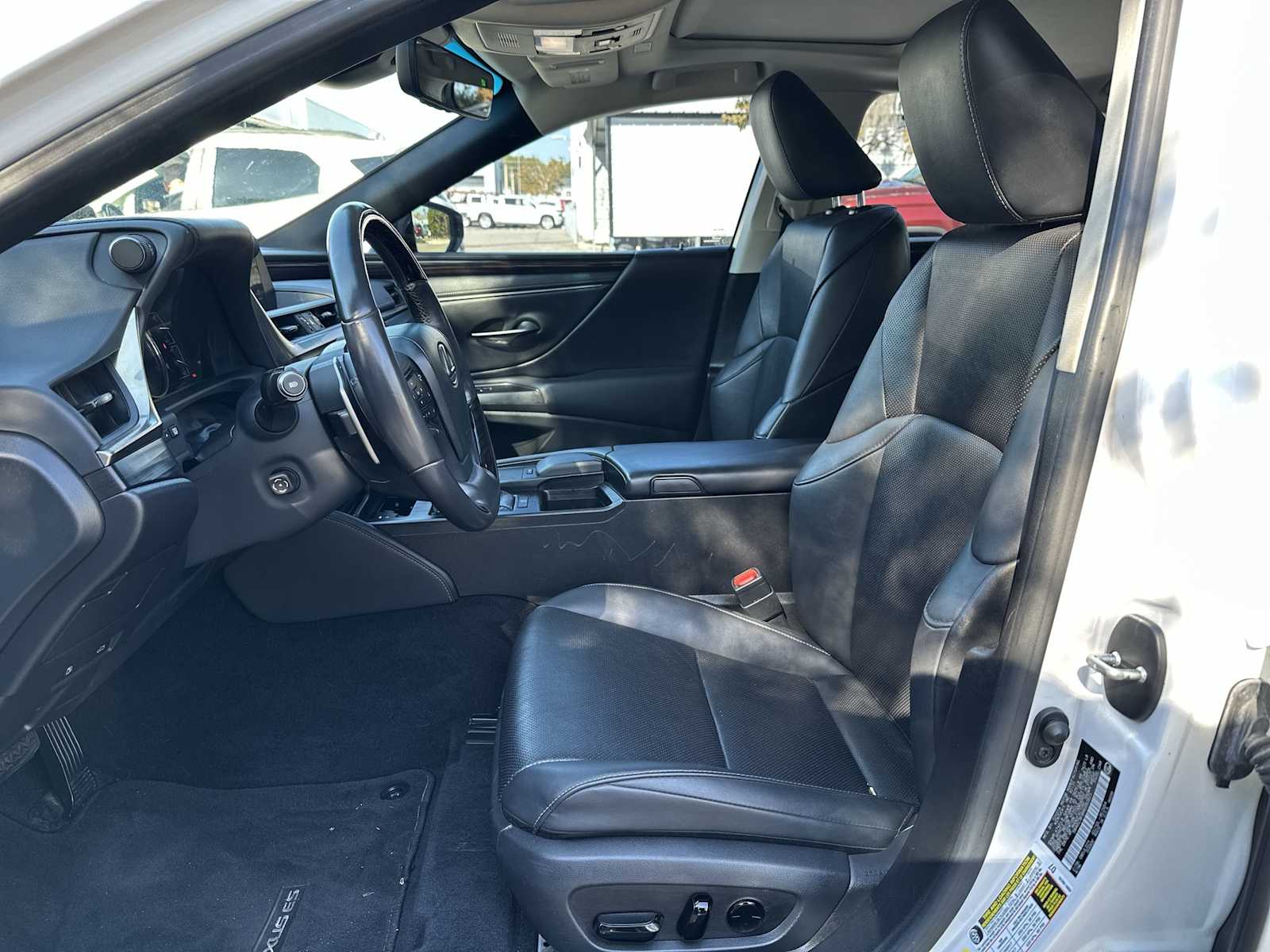 Thumbnail: 2021 Lexus ES - 15