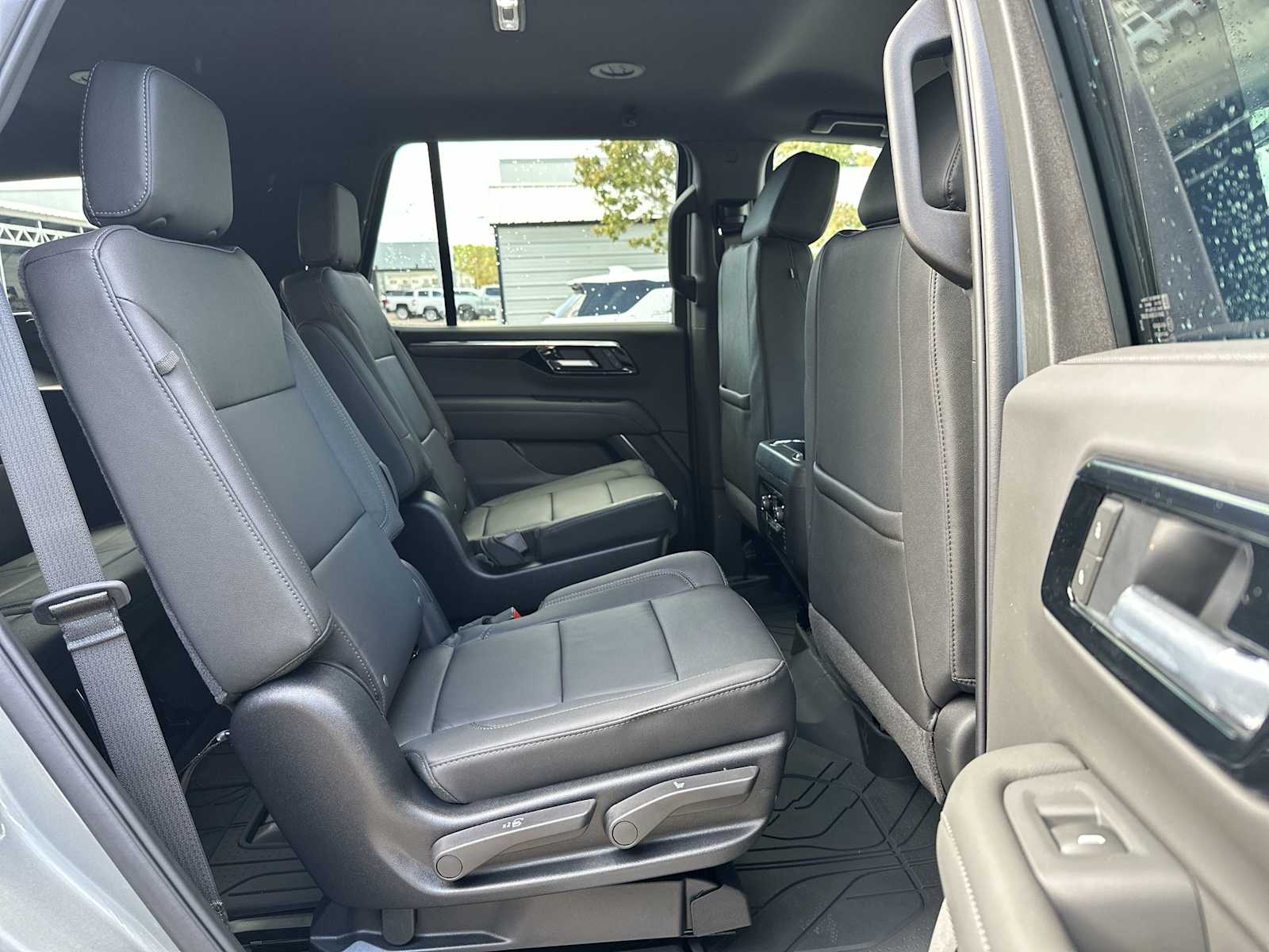 Thumbnail: 2026 Chevrolet Tahoe - 18