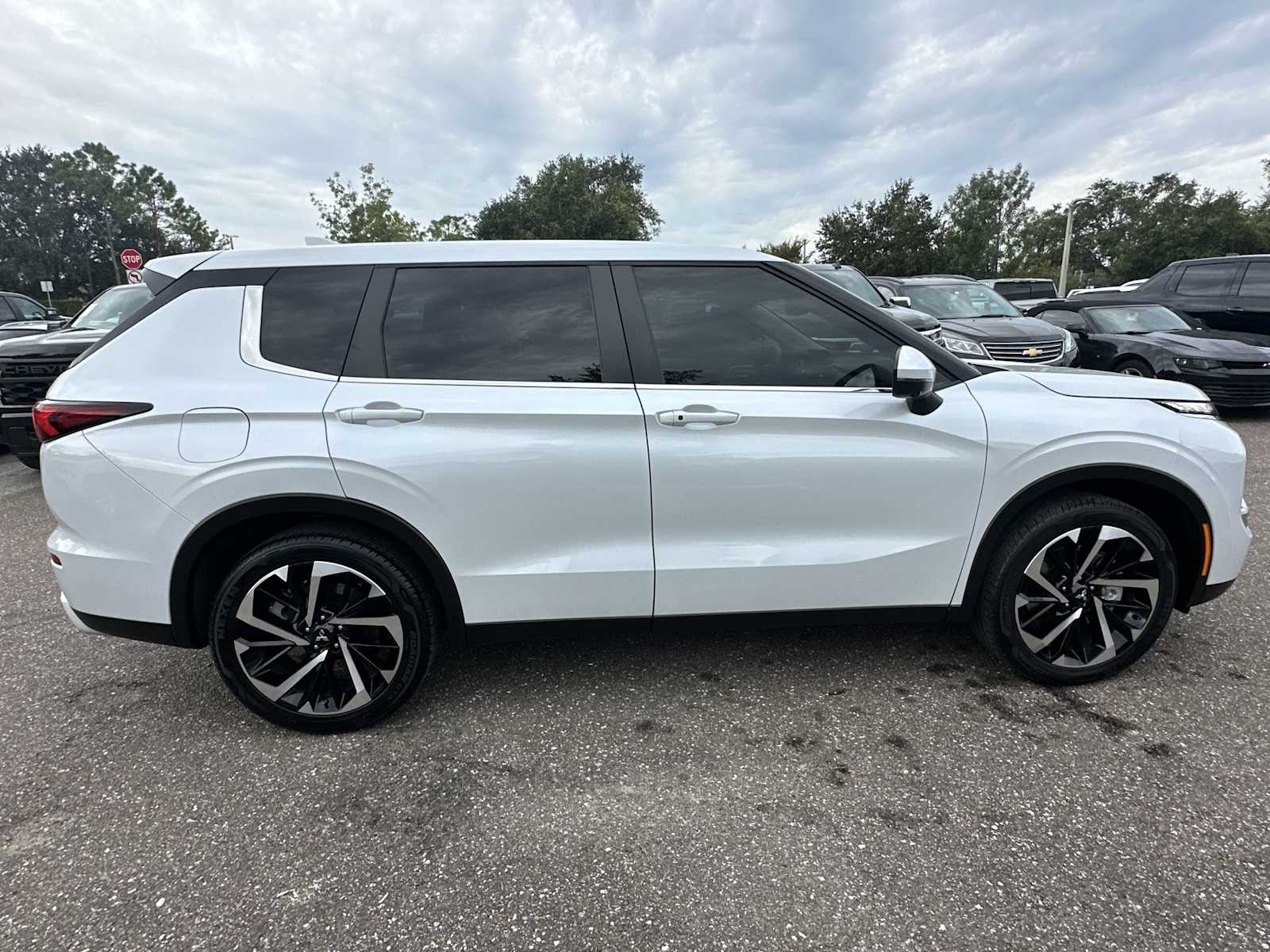 Thumbnail: 2024 Mitsubishi Outlander - 7