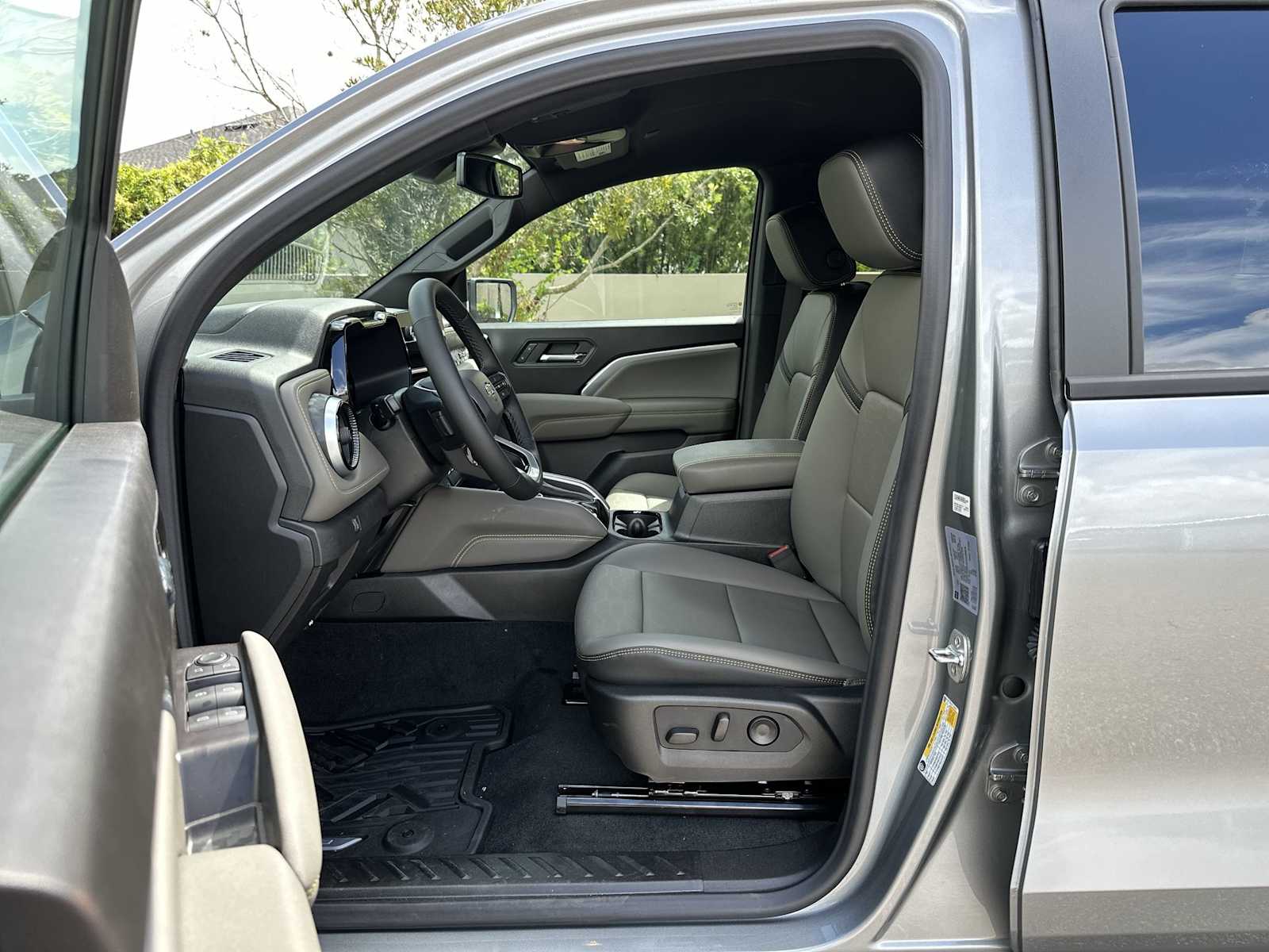 Thumbnail: 2026 Chevrolet Colorado - 2