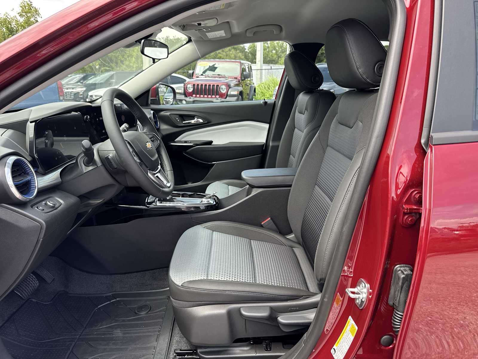 Thumbnail: 2025 Chevrolet Trax - 2