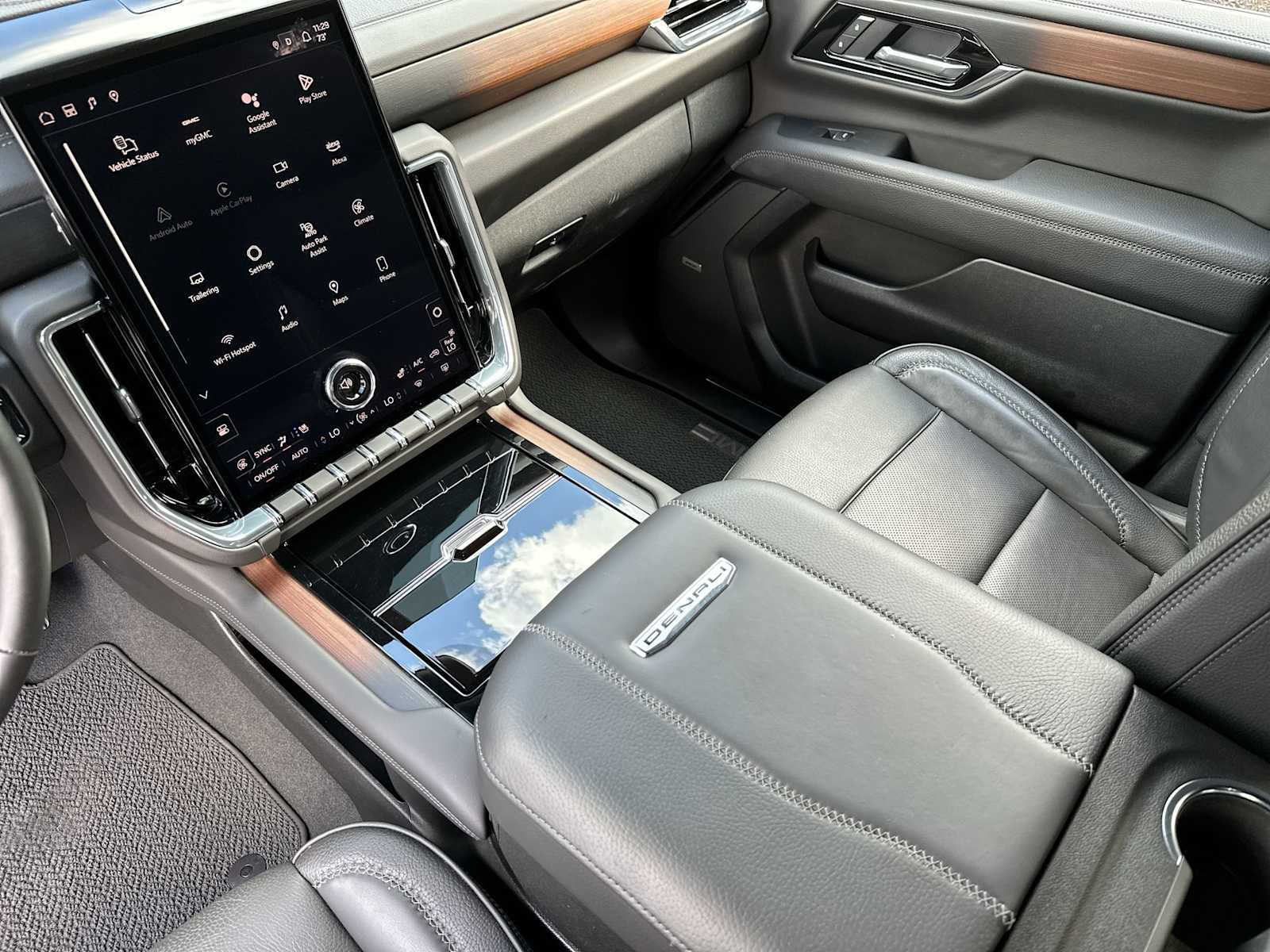 Thumbnail: 2025 GMC Yukon - 21