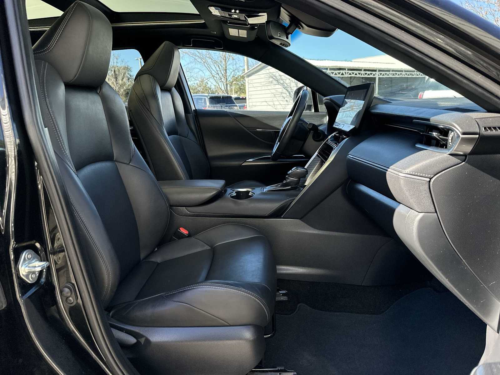 Thumbnail: 2023 Toyota Venza - 20