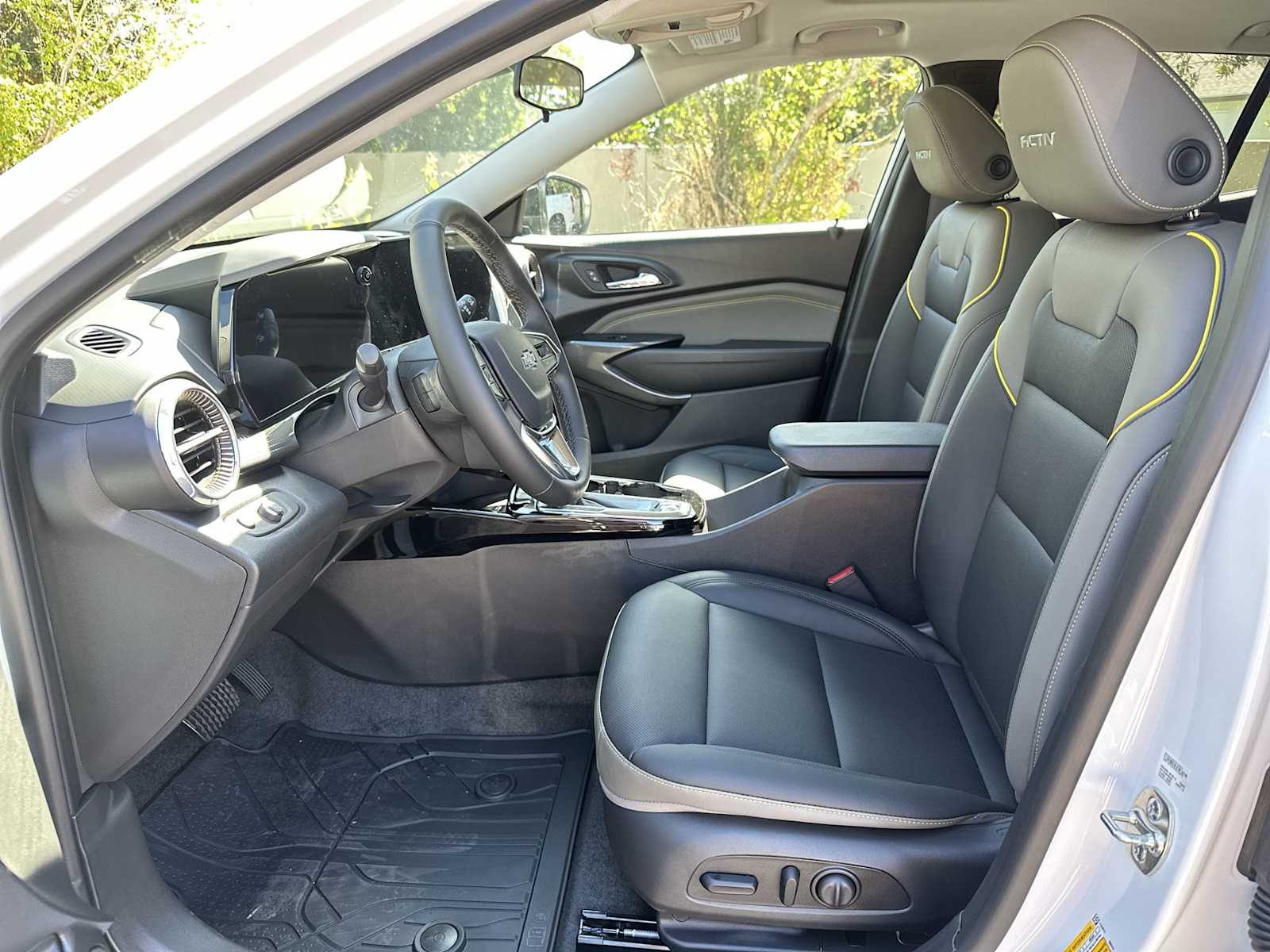 Thumbnail: 2026 Chevrolet Trax - 15