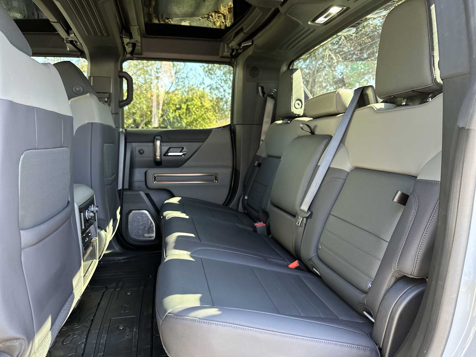 Thumbnail: 2025 GMC Hummer EV - 17