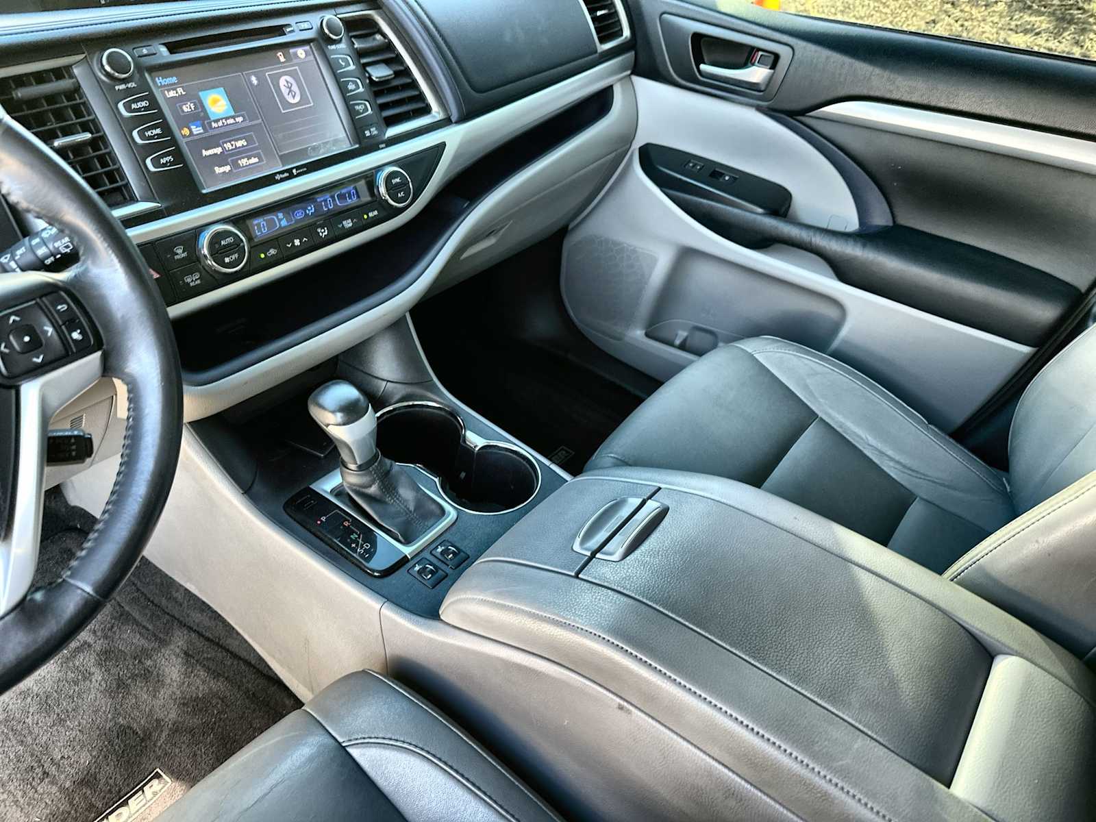 Thumbnail: 2015 Toyota Highlander - 21