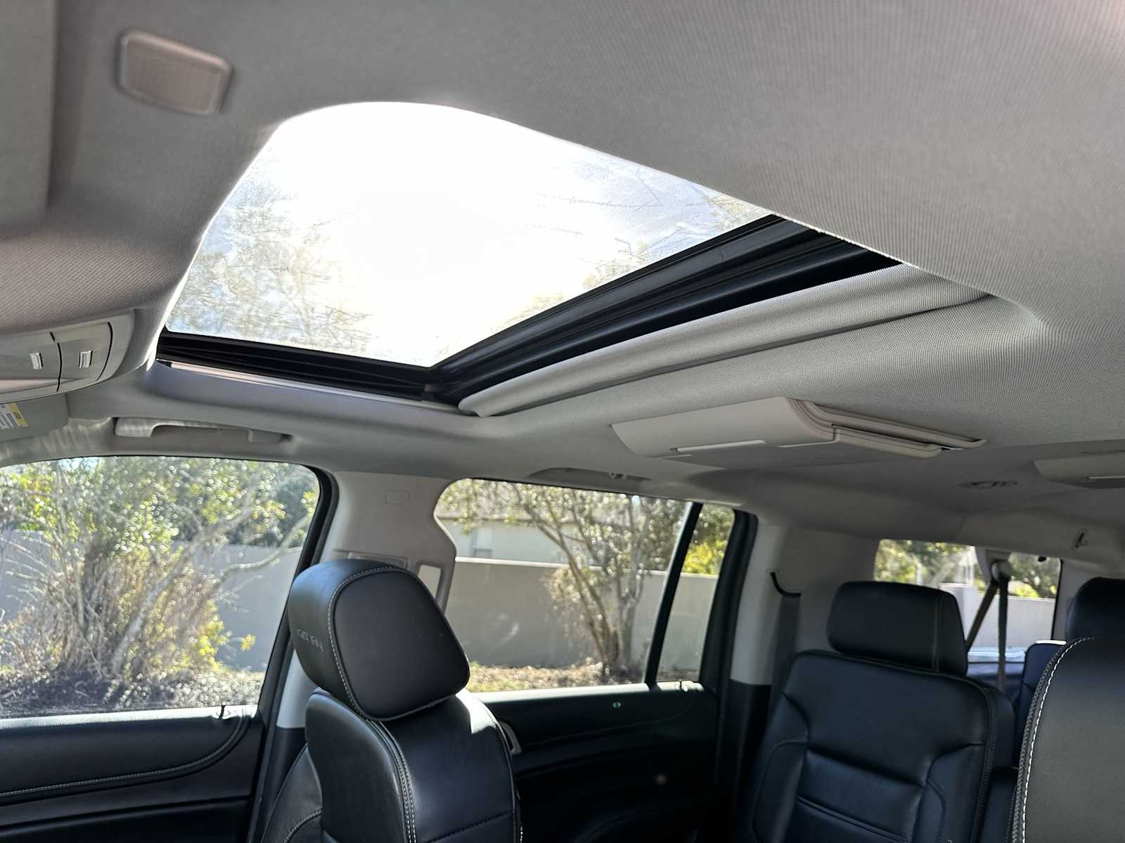 Thumbnail: 2019 GMC Yukon XL - 17