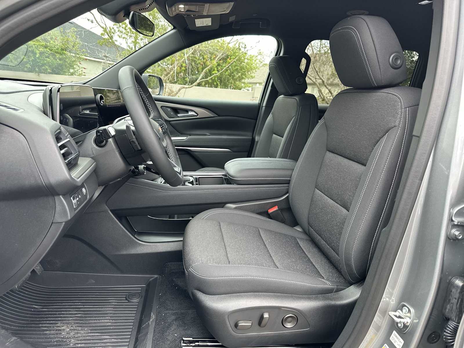 Thumbnail: 2026 Chevrolet Traverse - 16