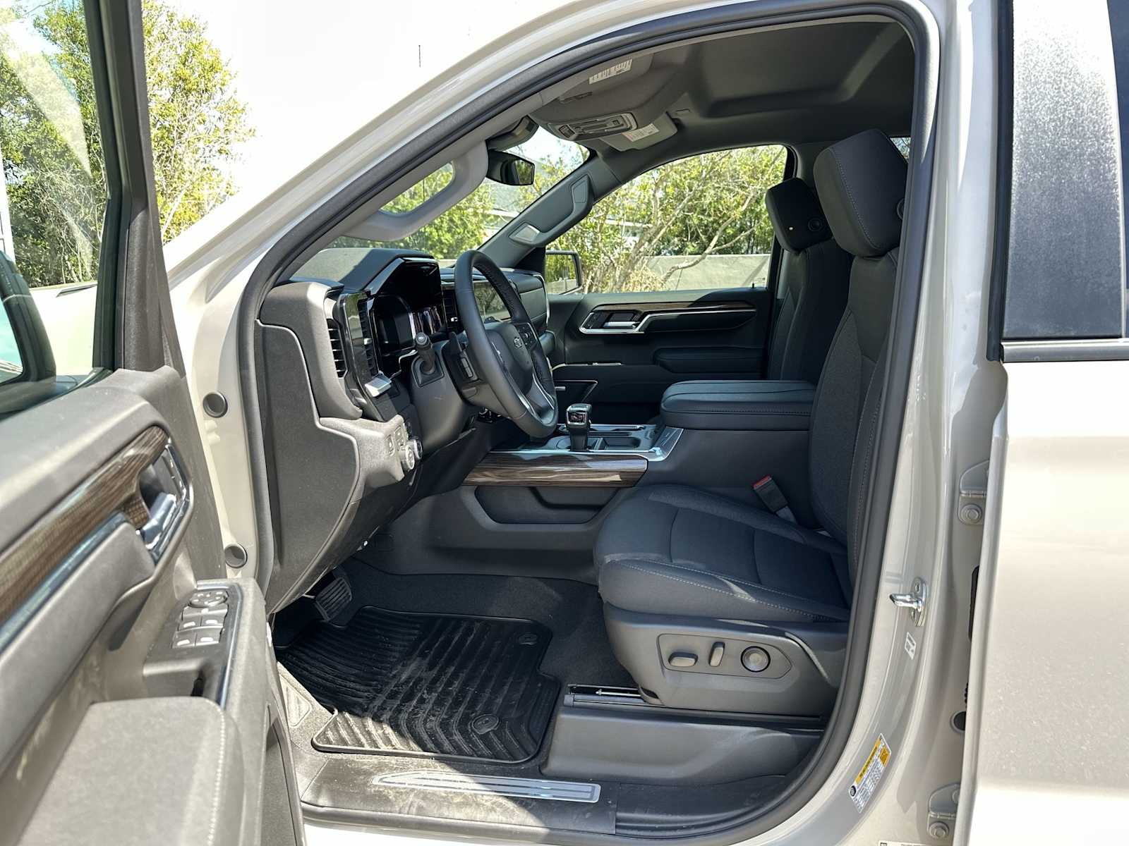 Thumbnail: 2026 Chevrolet Silverado 1500 - 2