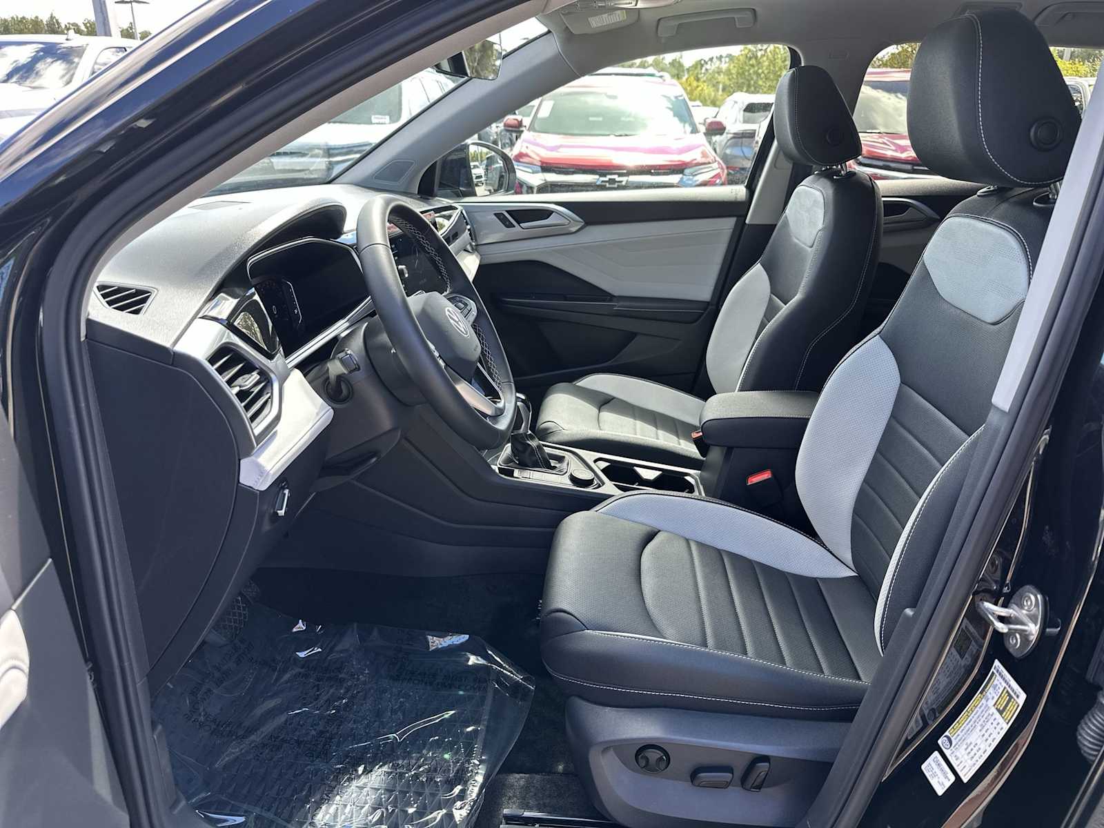 Thumbnail: 2025 Volkswagen Taos - 15