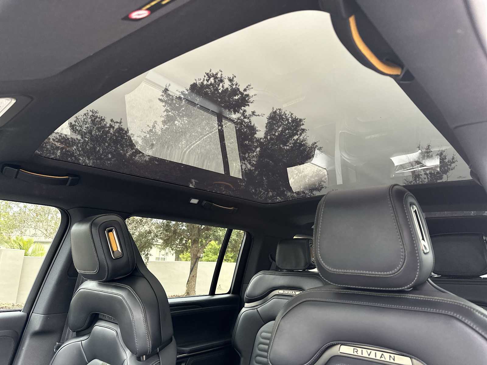 Thumbnail: 2025 Rivian R1S - 28