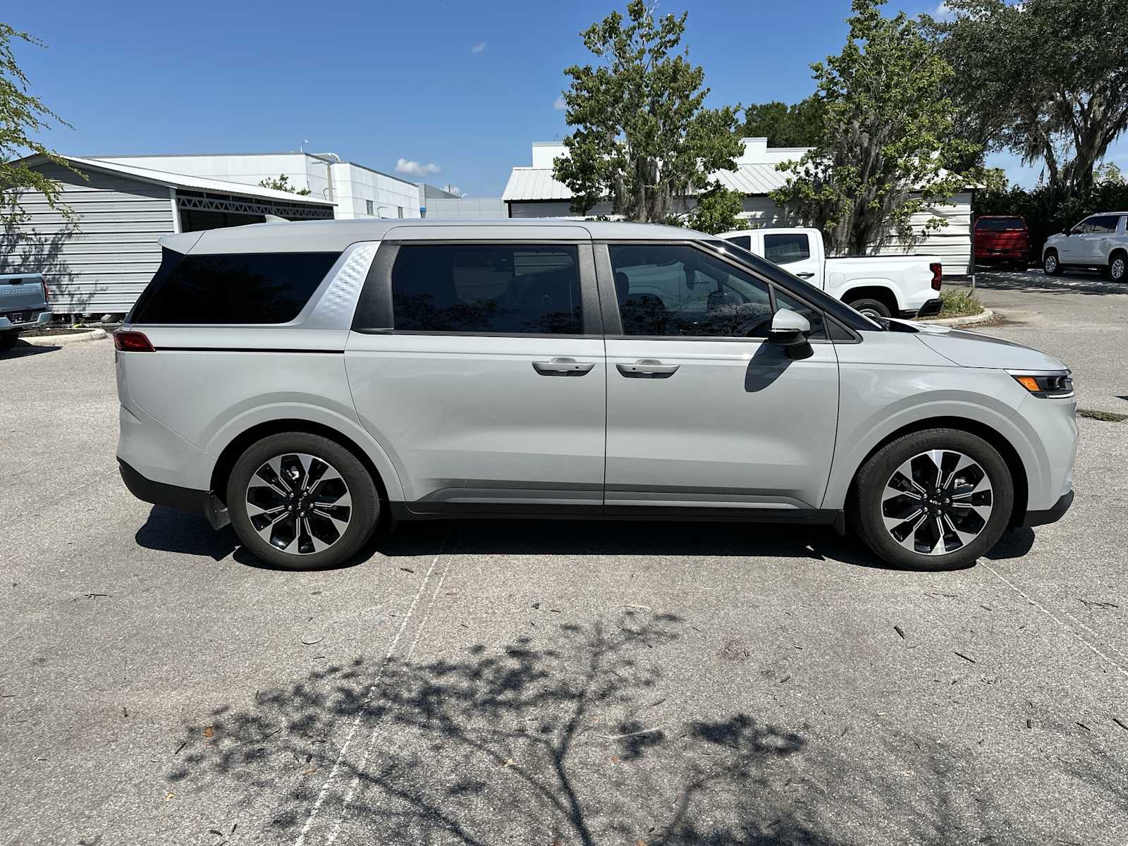 Thumbnail: 2022 Kia Carnival - 7