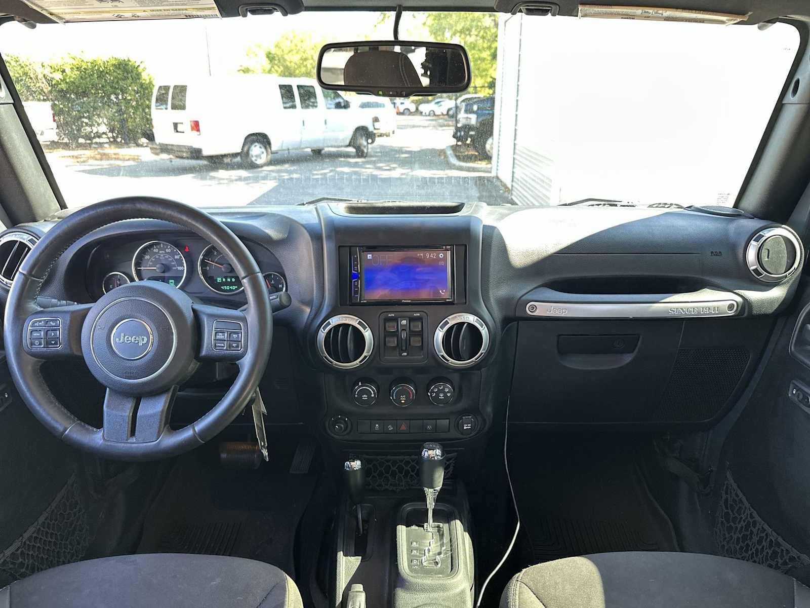 Thumbnail: 2017 Jeep Wrangler - 14