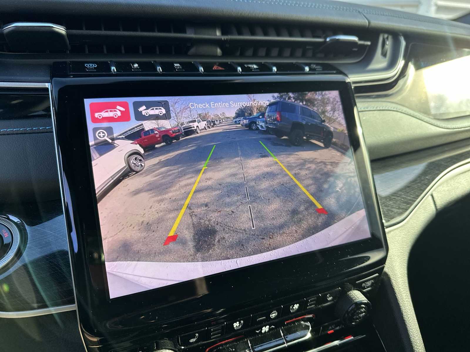 Thumbnail: 2022 Jeep Grand Cherokee - 22