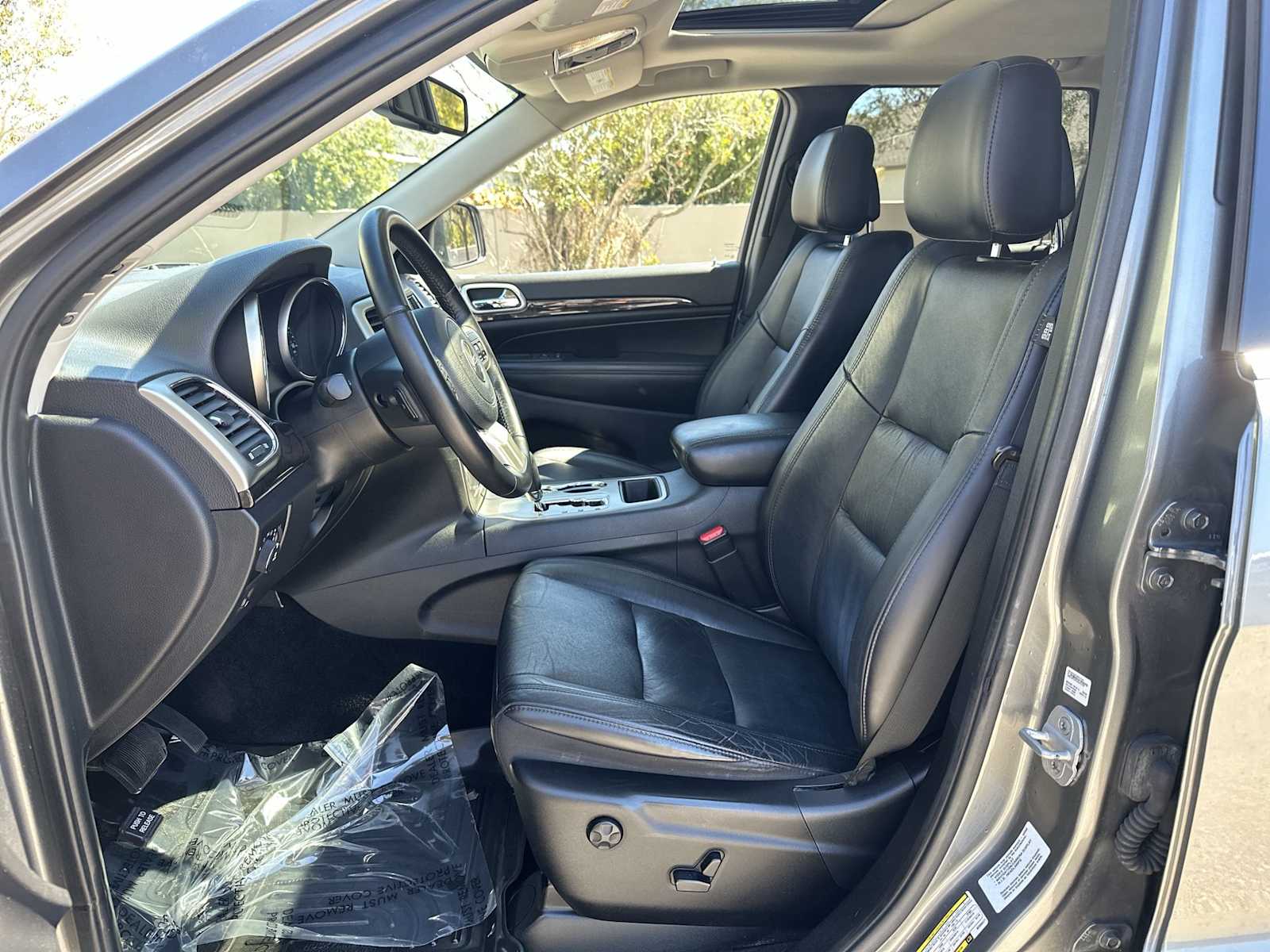 Thumbnail: 2011 Jeep Grand Cherokee - 2