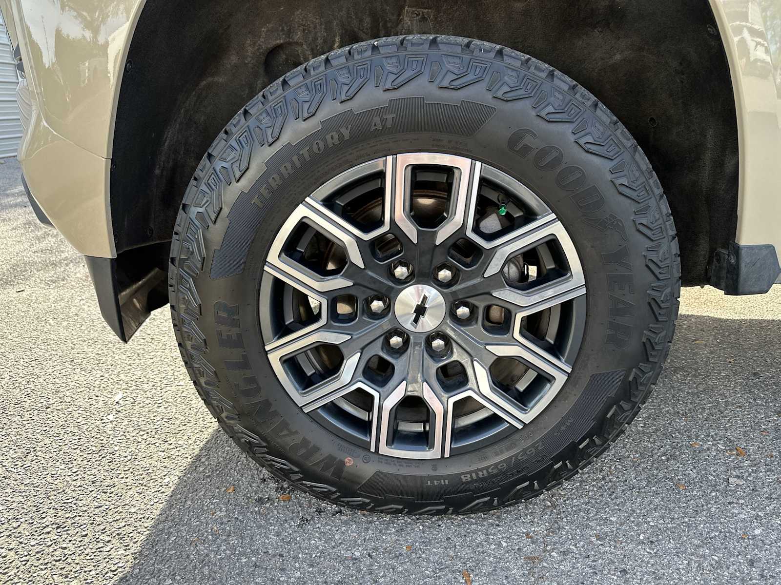 Thumbnail: 2023 Chevrolet Colorado - 12