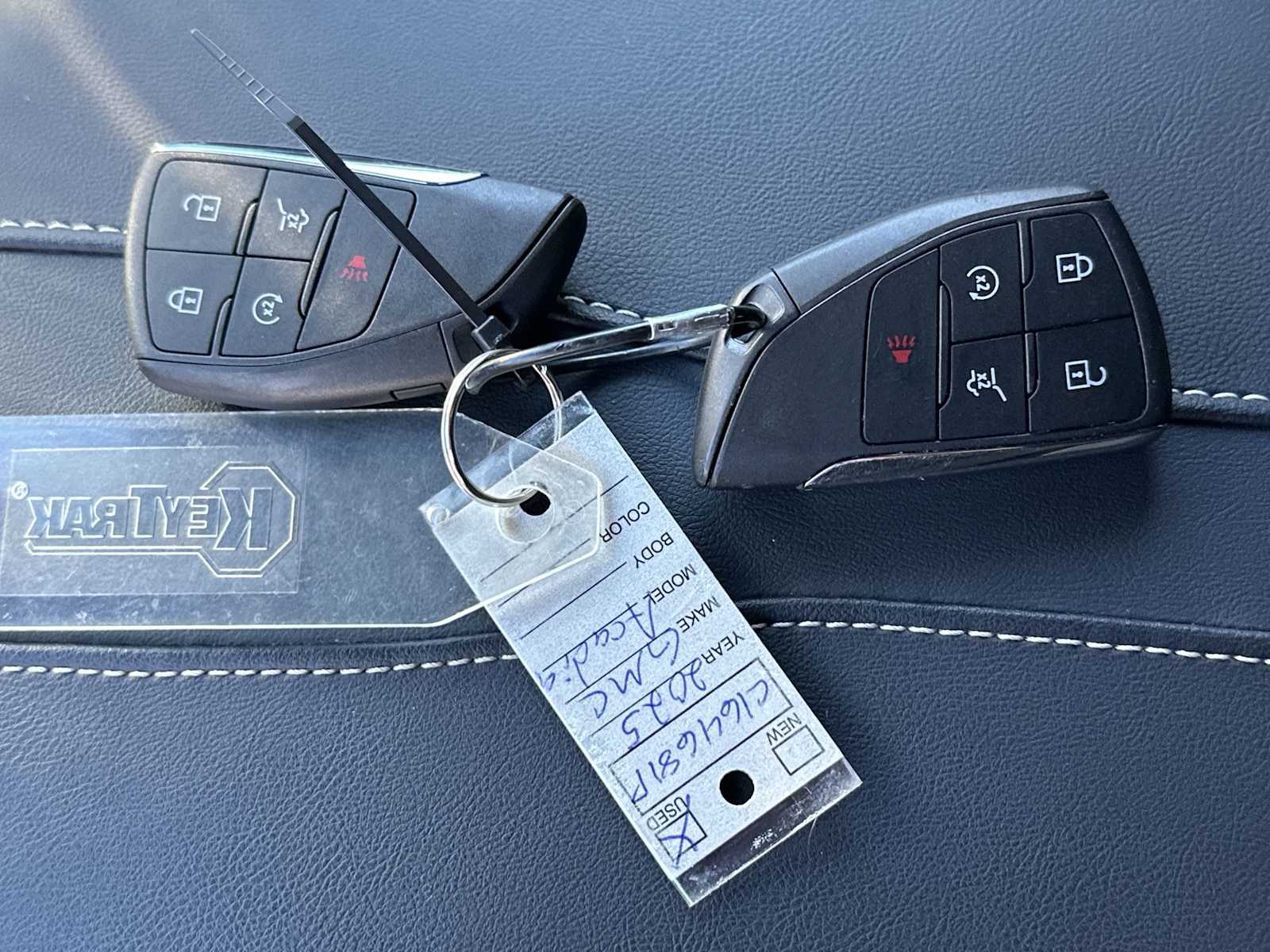 Thumbnail: 2025 GMC Acadia - 26