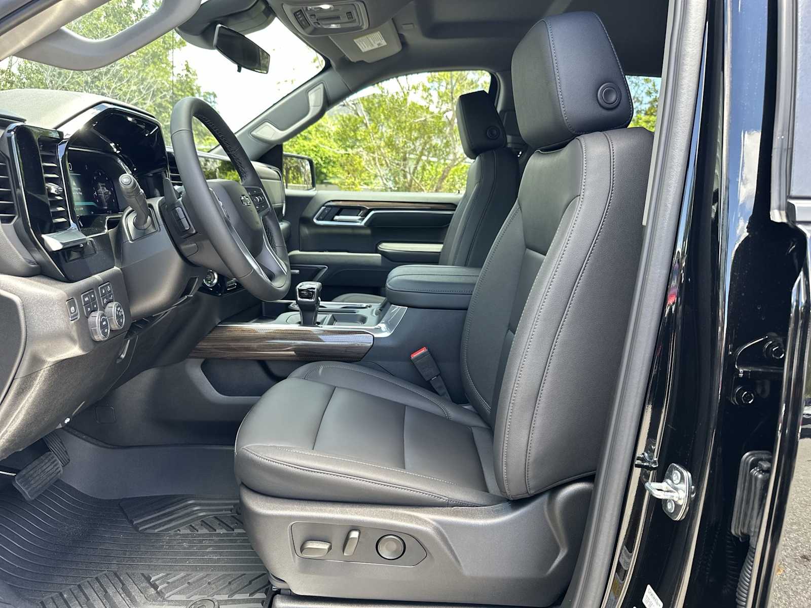 Thumbnail: 2026 Chevrolet Silverado 1500 - 15