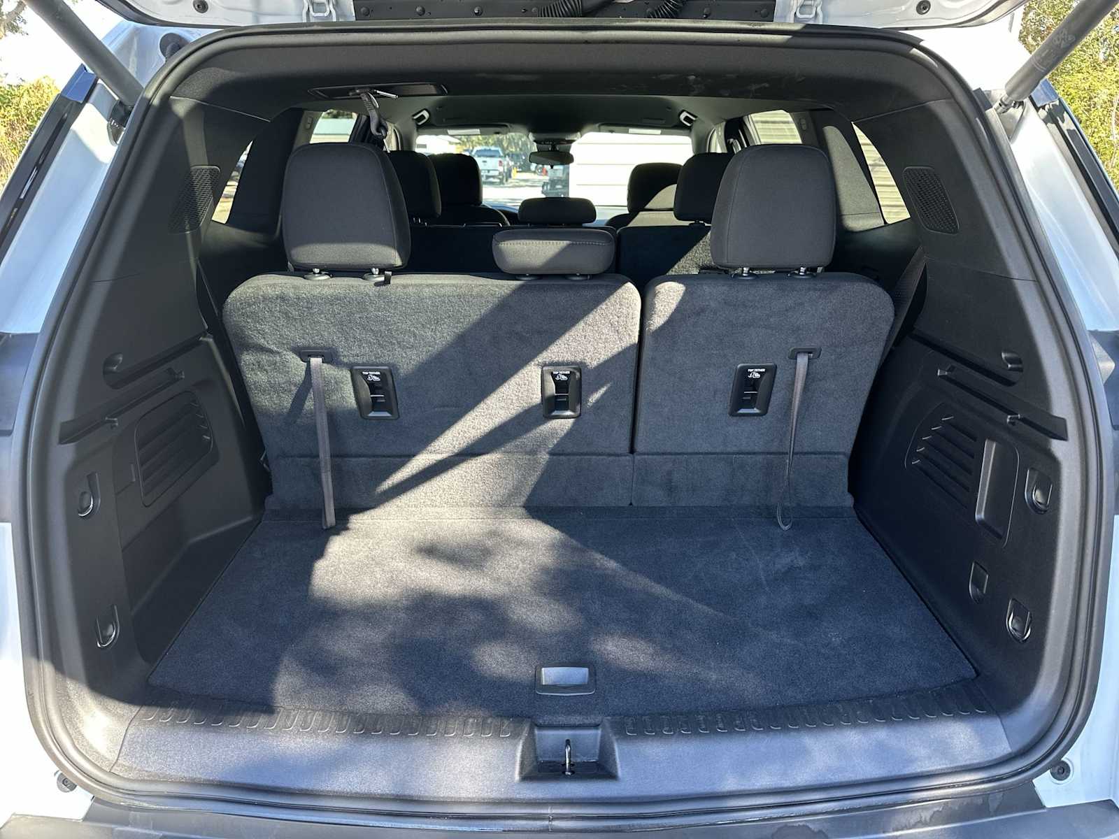 Thumbnail: 2025 GMC Acadia - 25