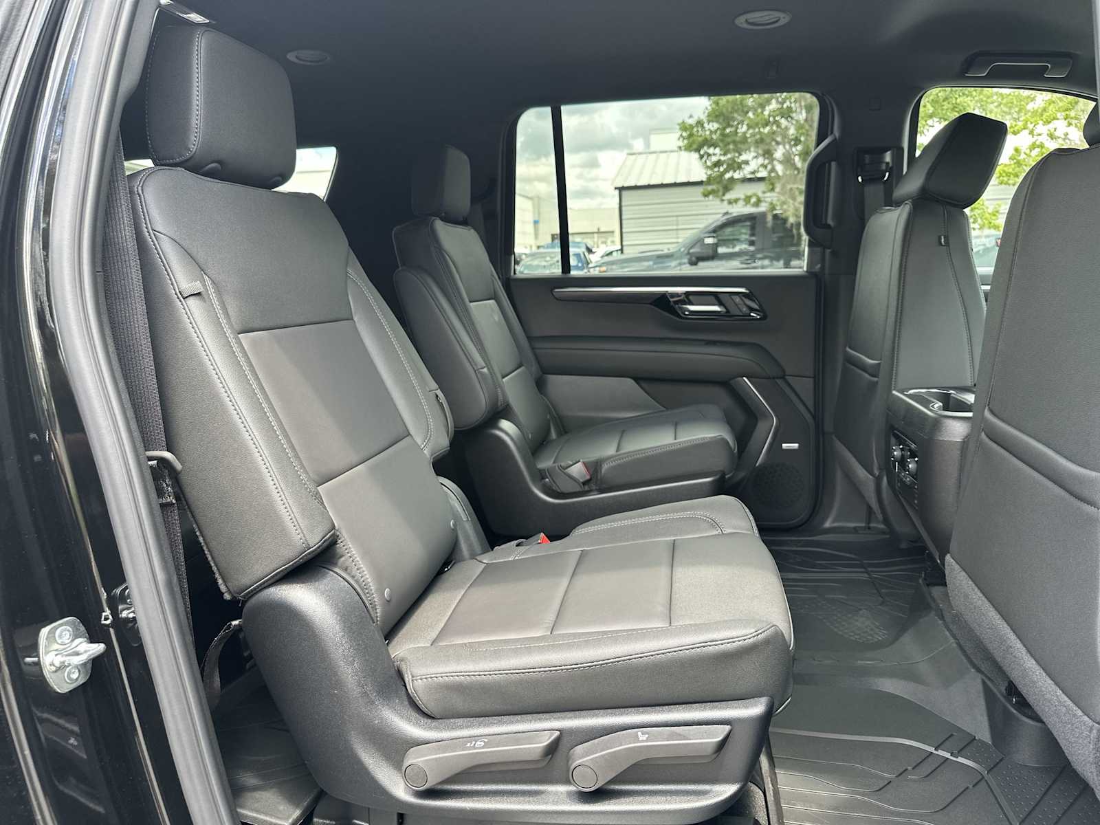 Thumbnail: 2026 Chevrolet Suburban - 18
