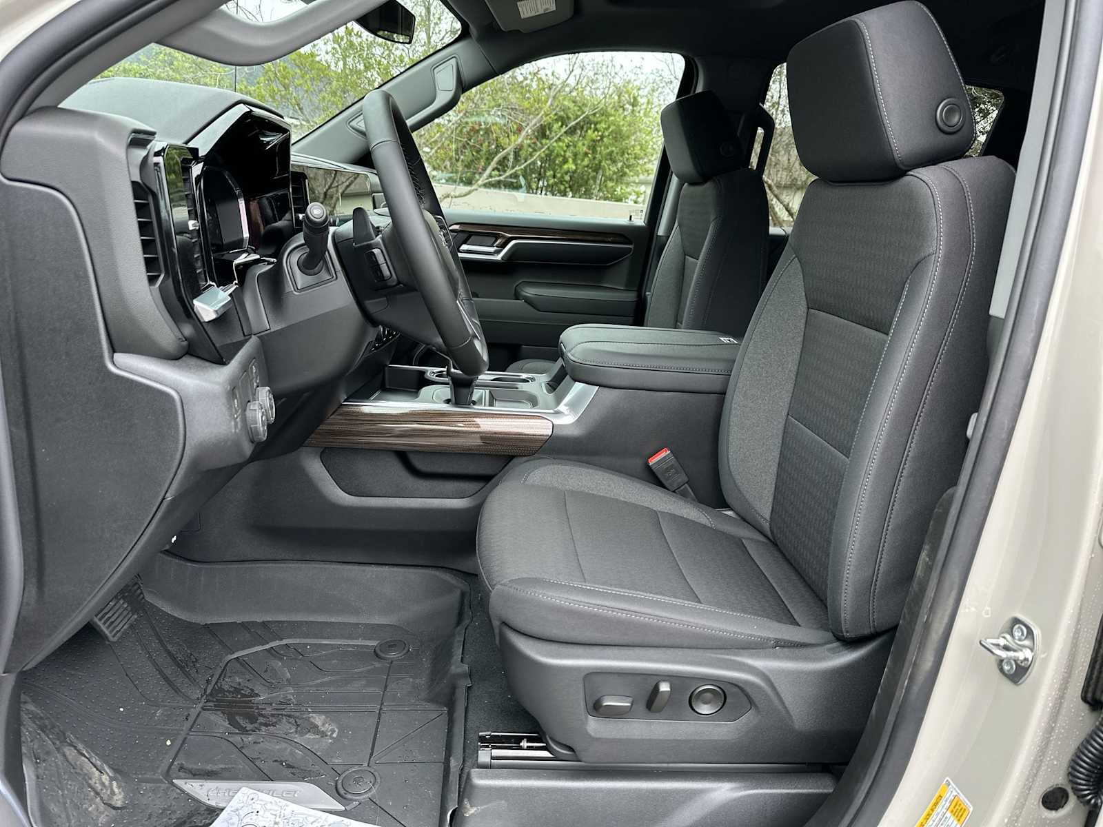 Thumbnail: 2026 Chevrolet Silverado 1500 - 15