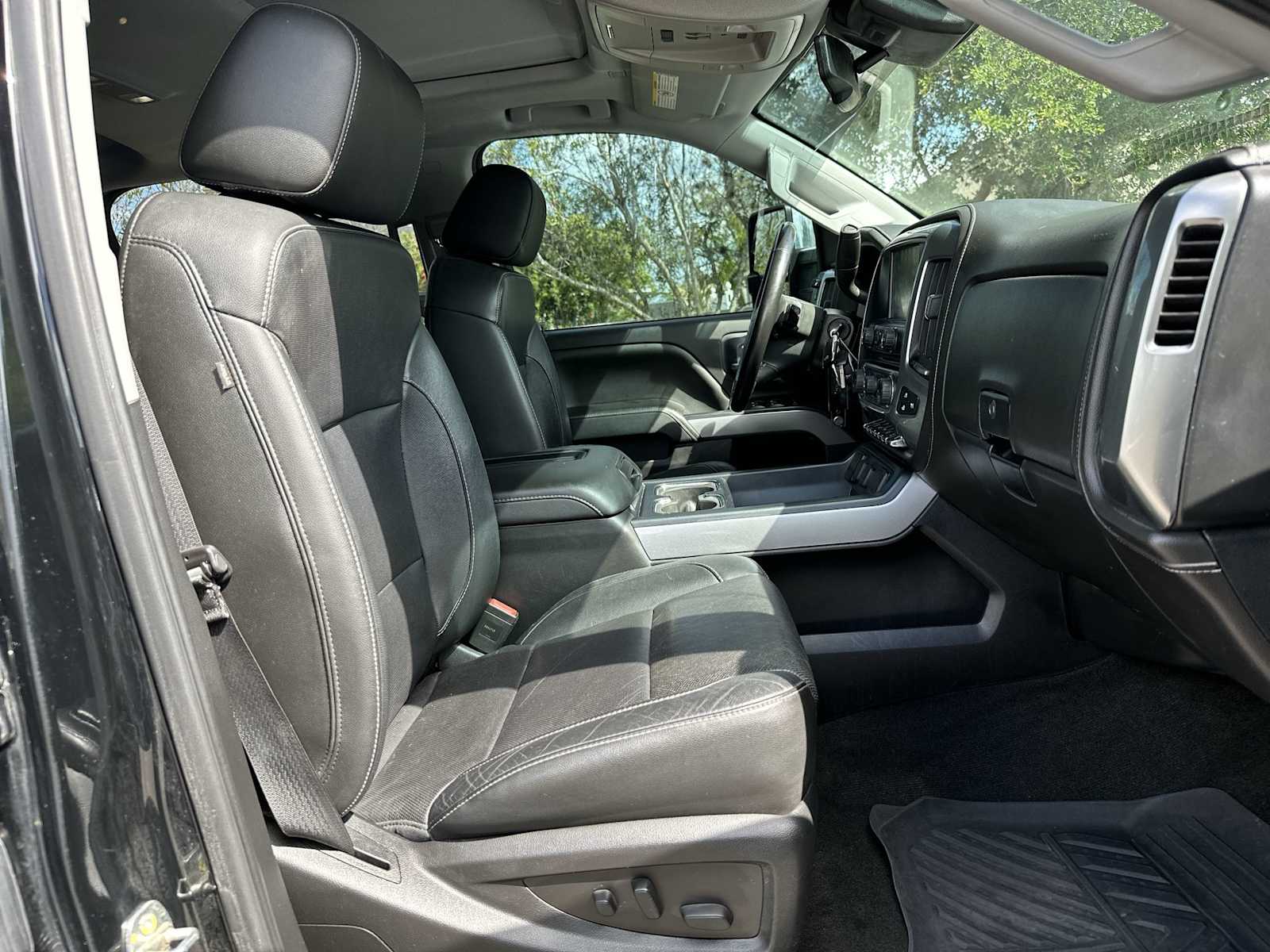 Thumbnail: 2017 Chevrolet Silverado 2500 - 19