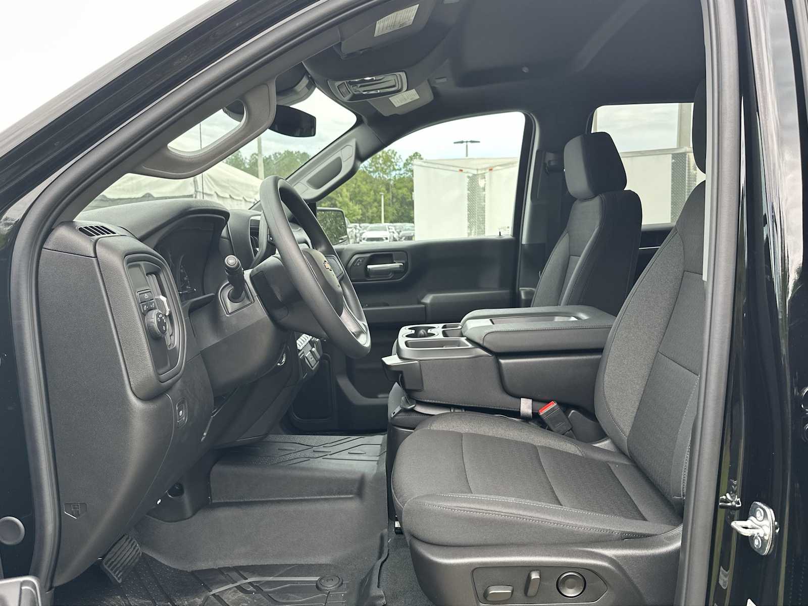 Thumbnail: 2025 Chevrolet Silverado 1500 - 2