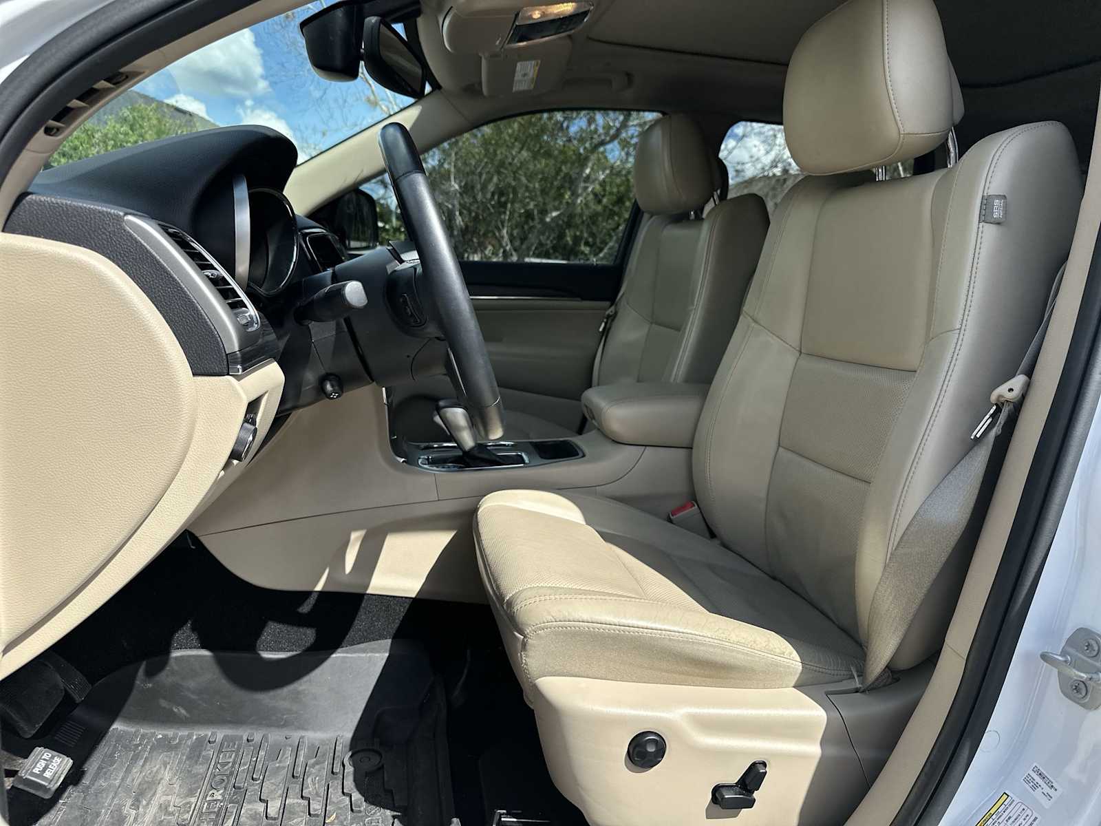 Thumbnail: 2019 Jeep Grand Cherokee - 15