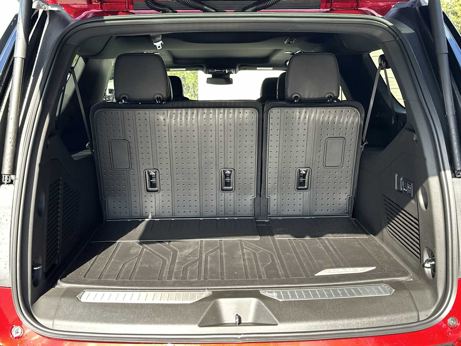 Thumbnail: 2026 Chevrolet Suburban - 26