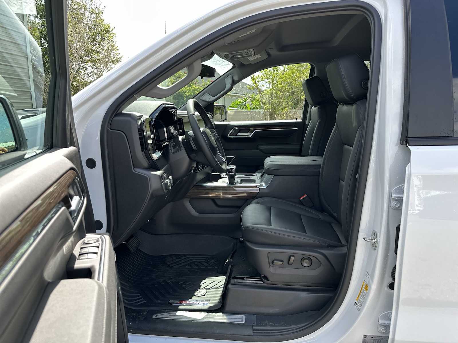 Thumbnail: 2026 Chevrolet Silverado 1500 - 2