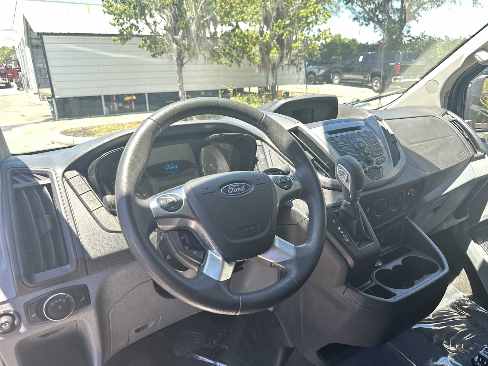 Thumbnail: 2015 Ford Transit Series - 14