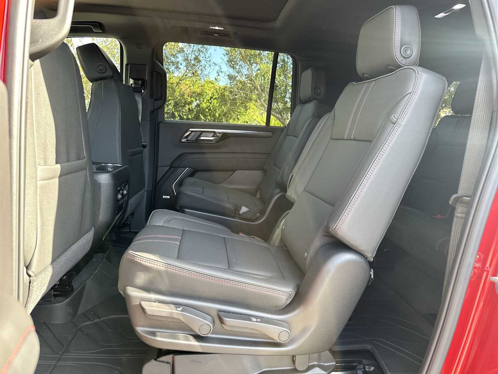 Thumbnail: 2026 Chevrolet Suburban - 18