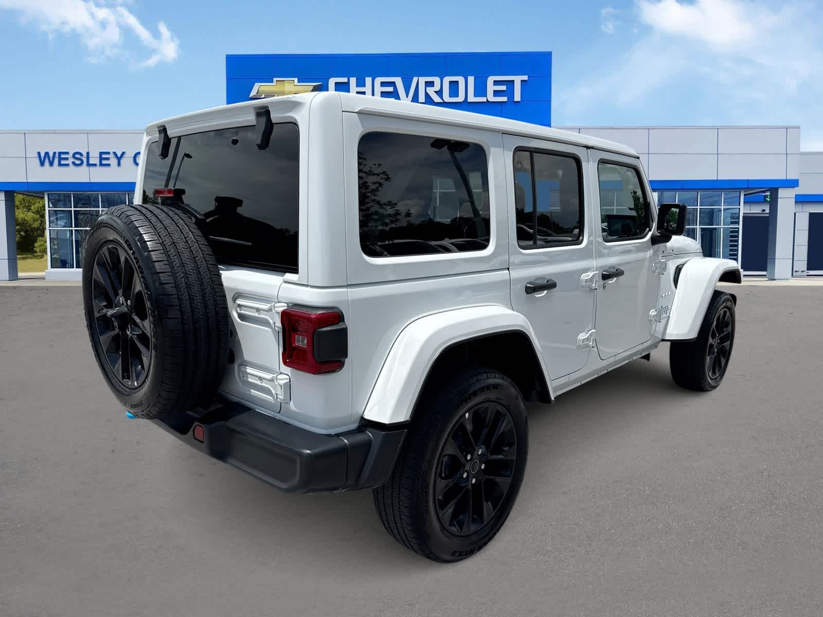 2024 Jeep Wrangler Sahara 8