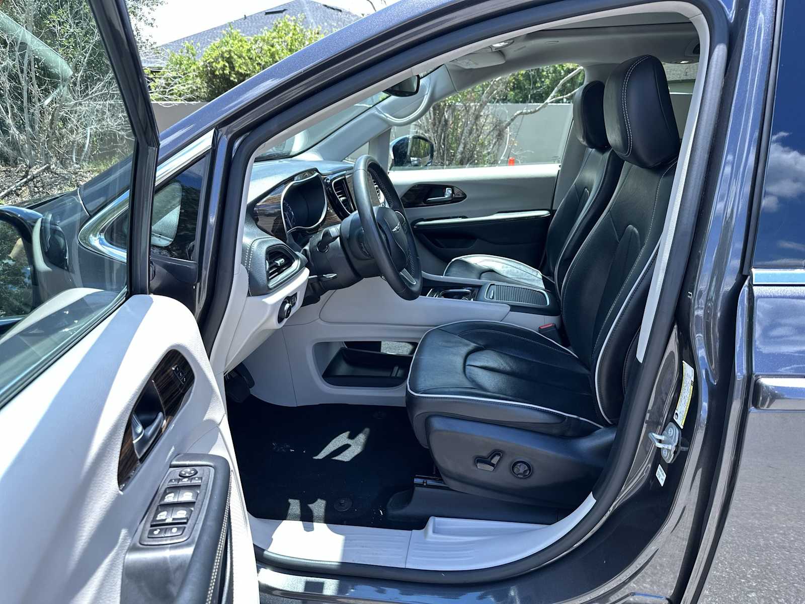 Thumbnail: 2023 Chrysler Pacifica - 2