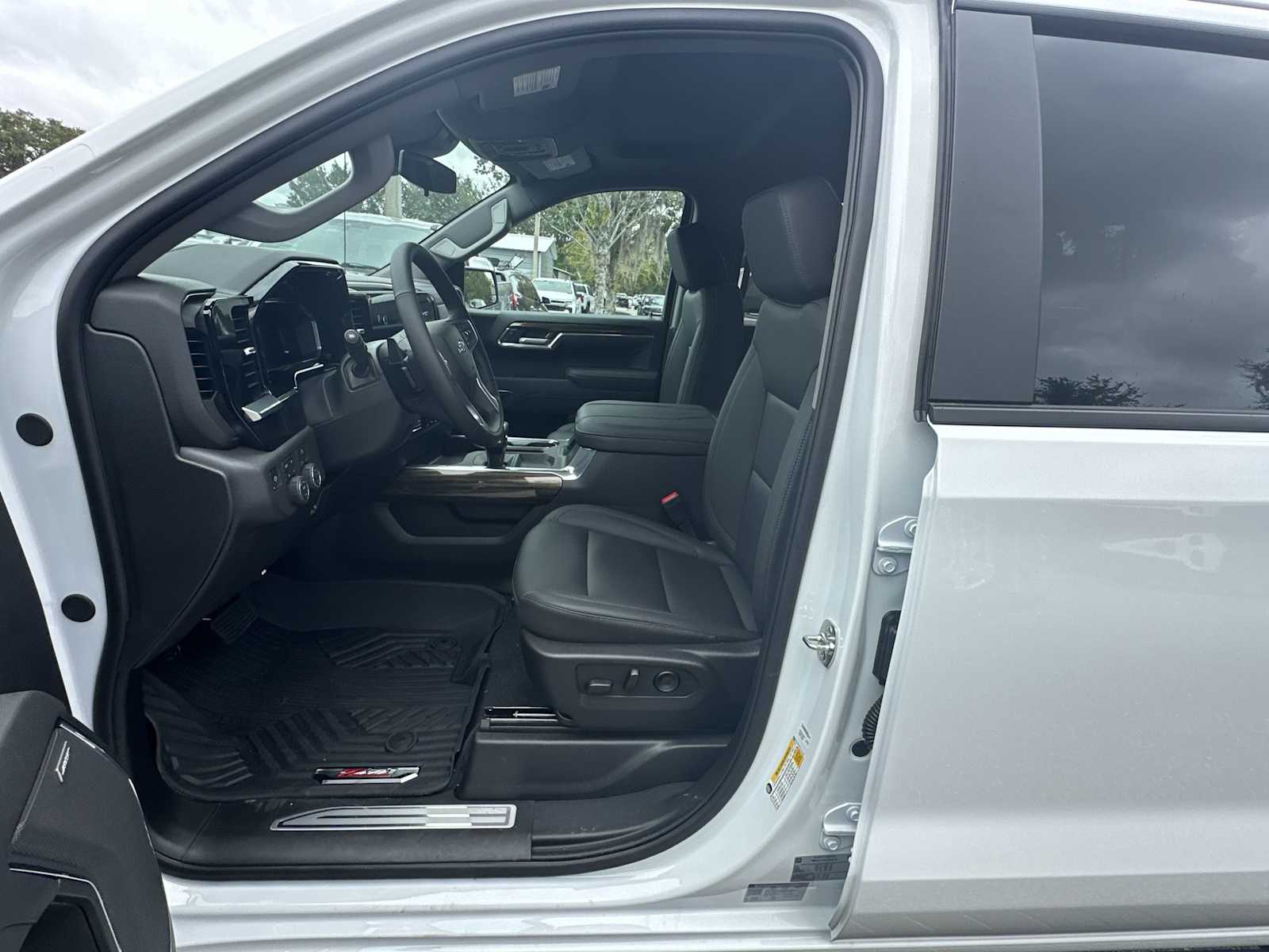 Thumbnail: 2026 Chevrolet Silverado 1500 - 2