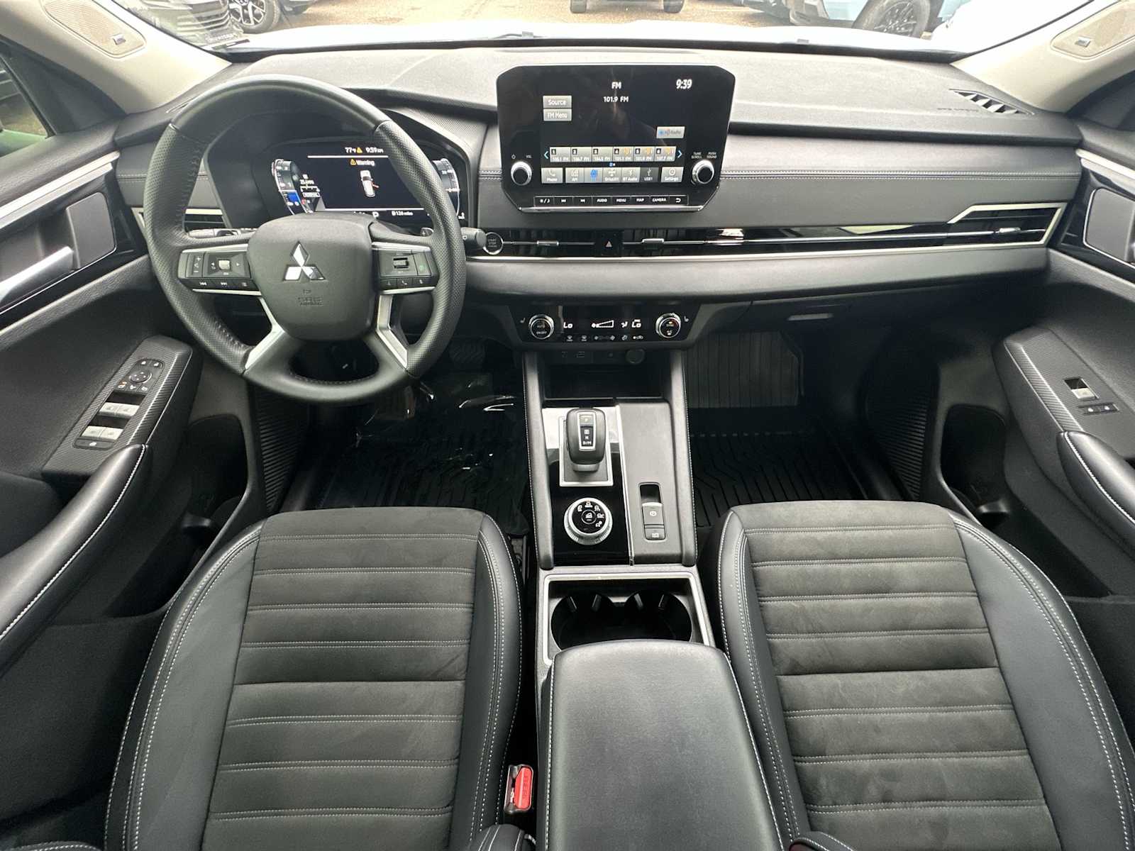 Thumbnail: 2024 Mitsubishi Outlander - 14
