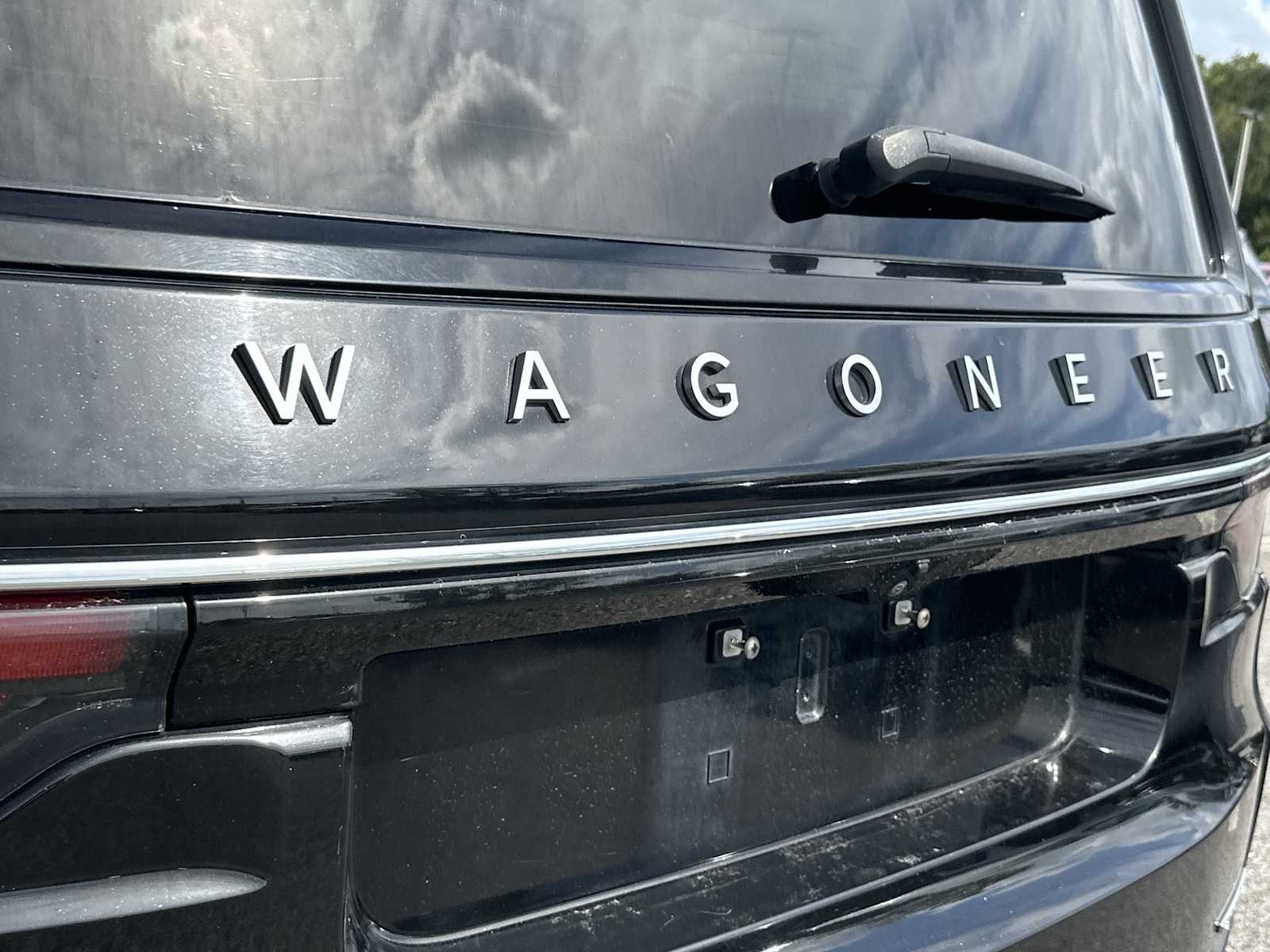 Thumbnail: 2023 Jeep Wagoneer - 10