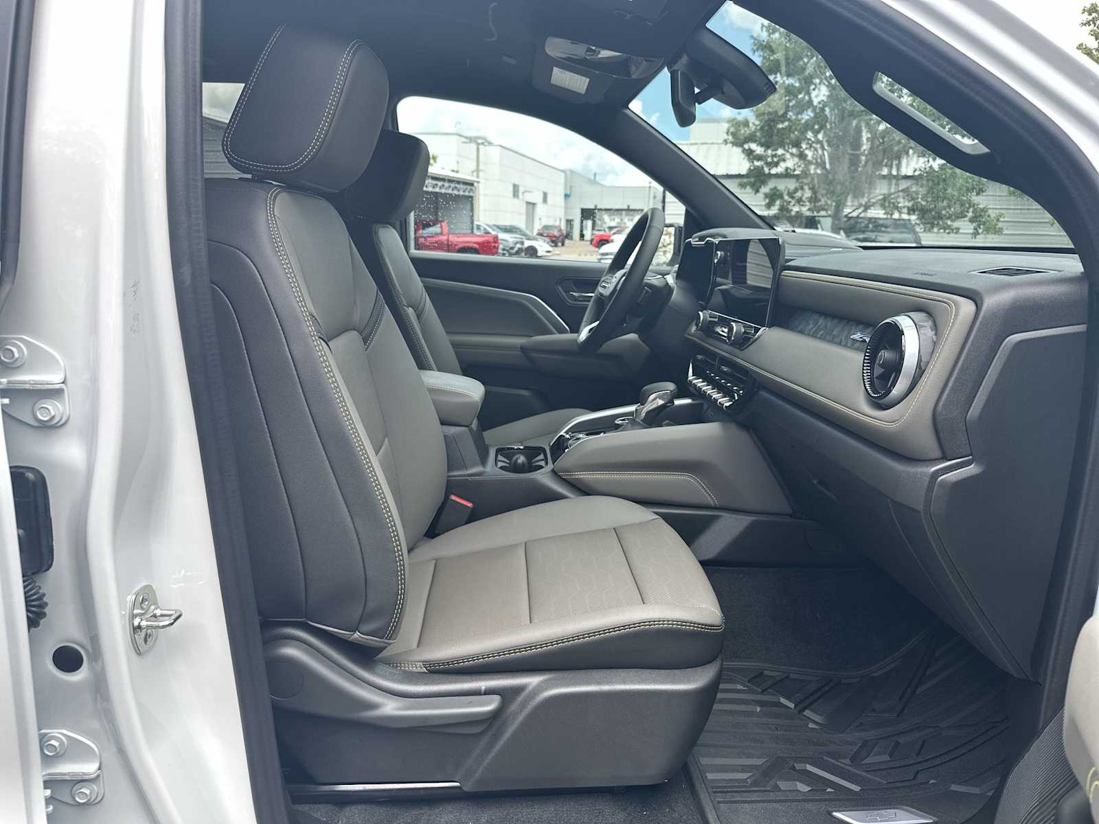 Thumbnail: 2026 Chevrolet Colorado - 19