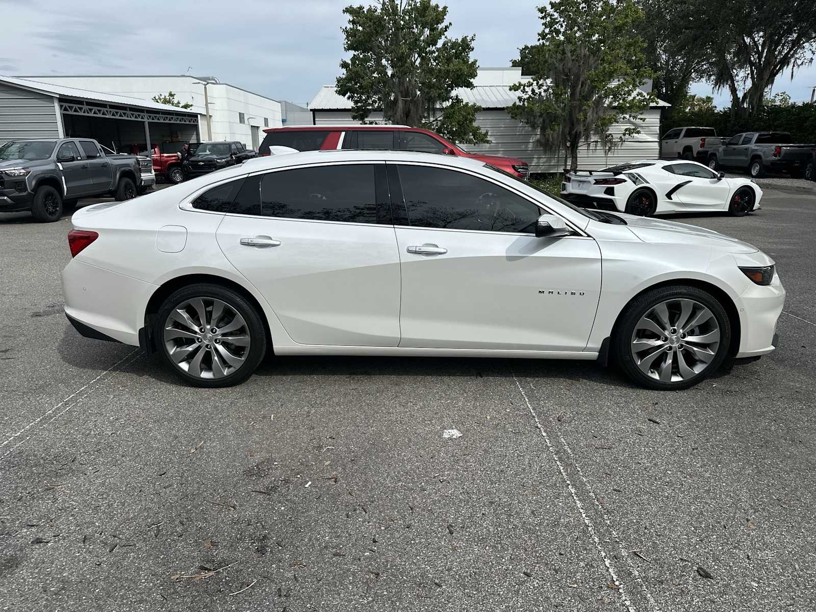 Thumbnail: 2017 Chevrolet Malibu - 7