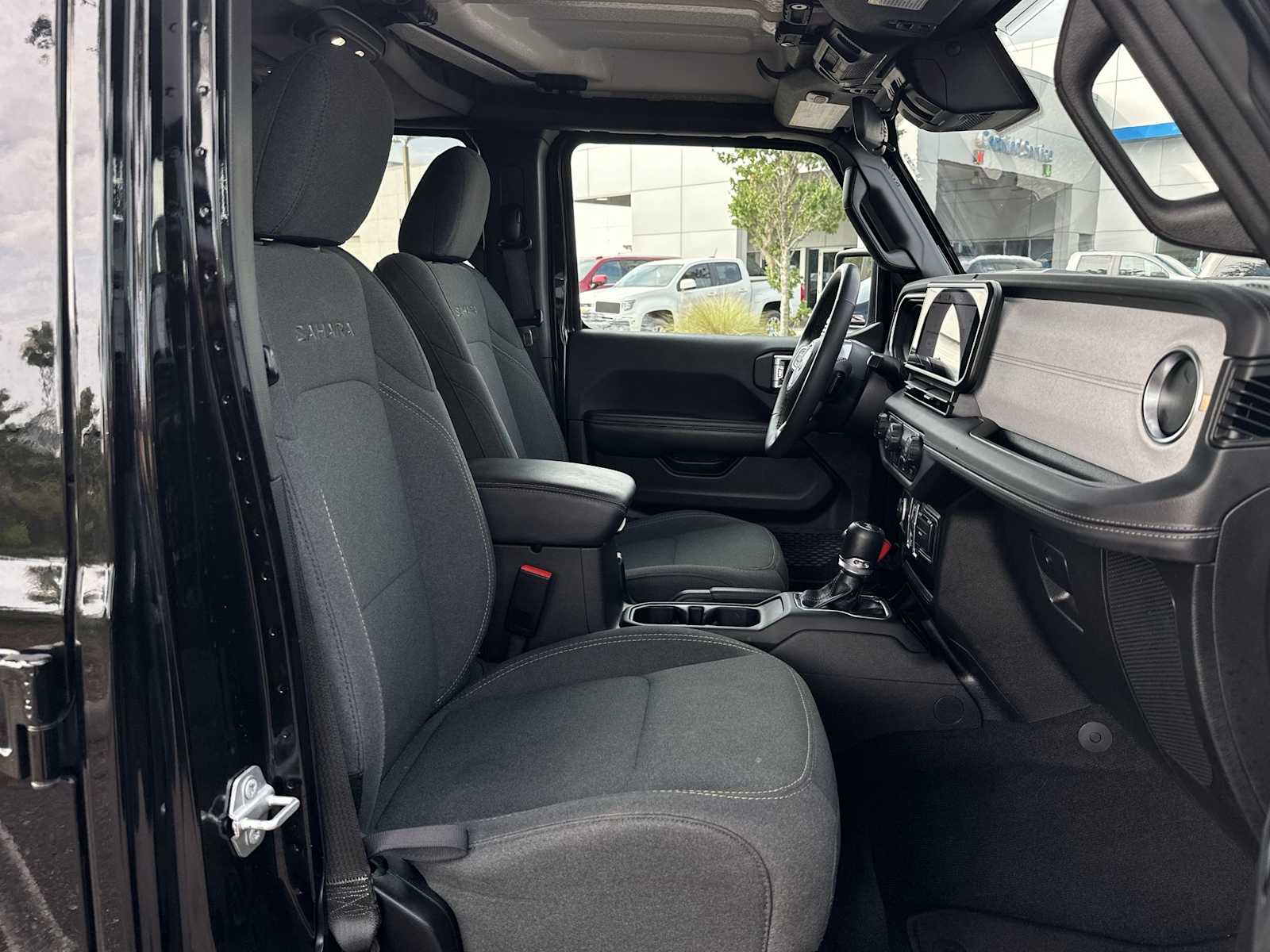 2024 Jeep Wrangler Sahara 19