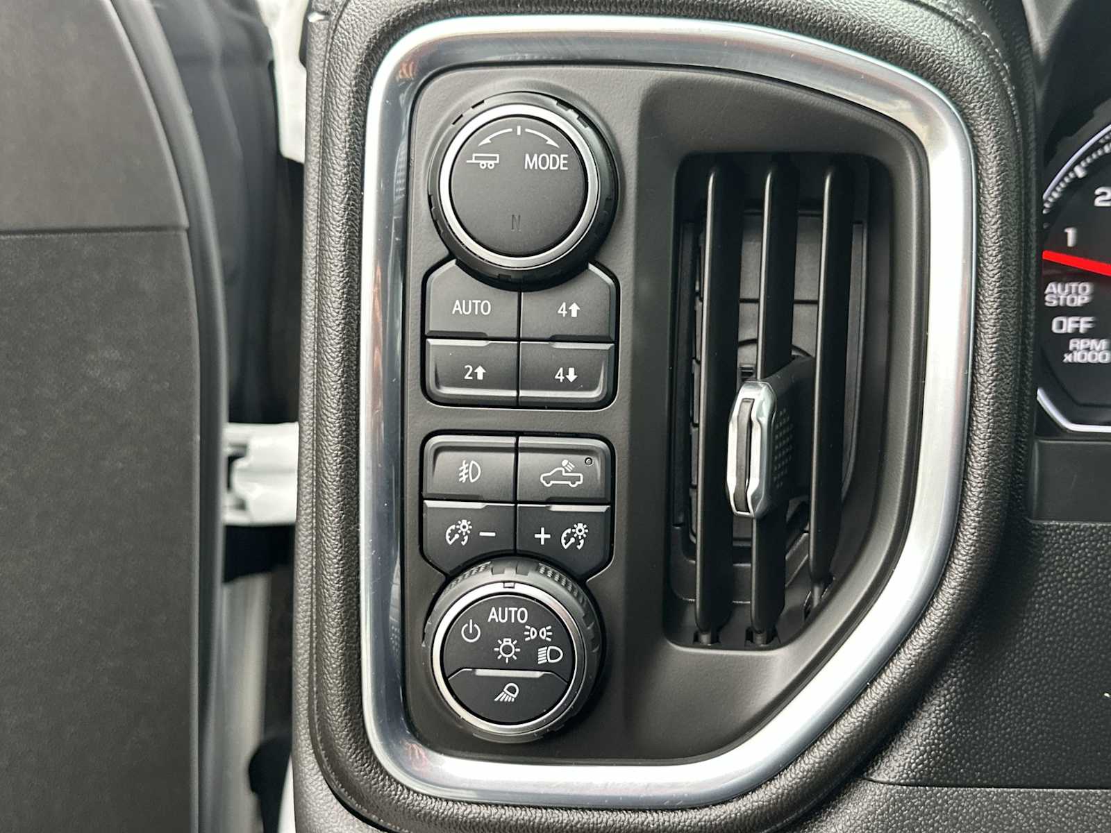 Thumbnail: 2021 Chevrolet Silverado 1500 - 28