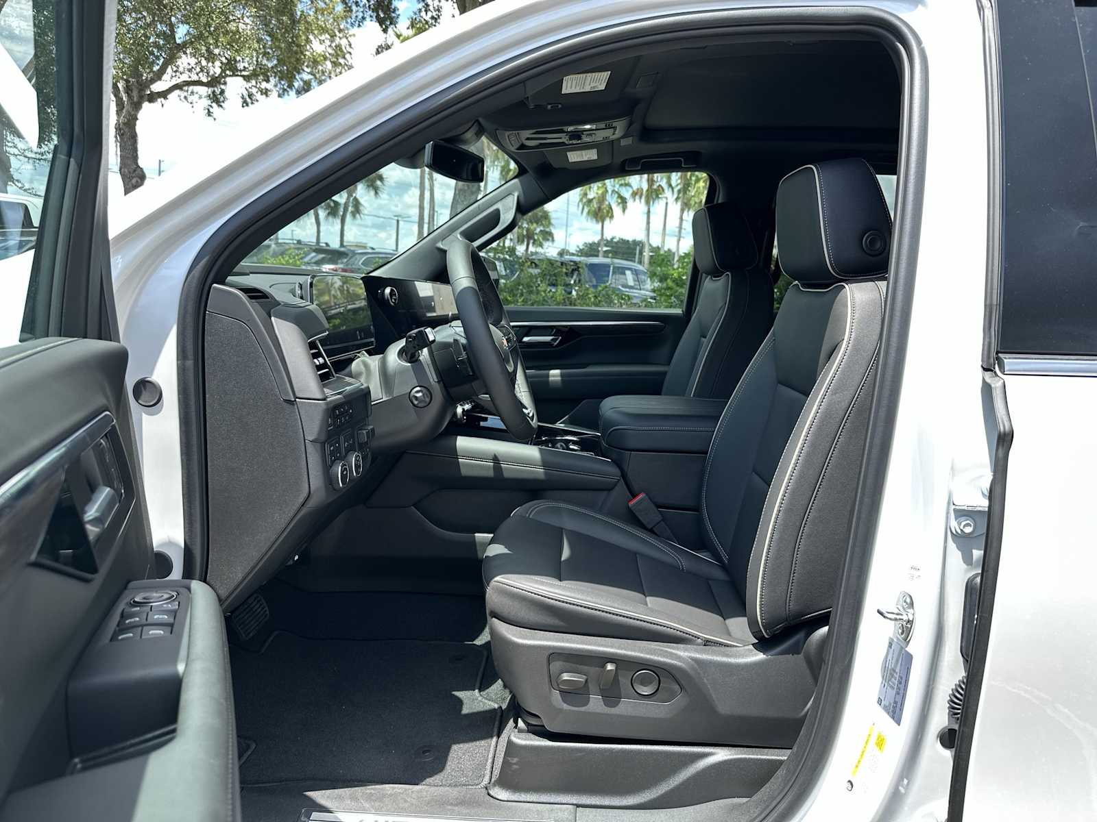 Thumbnail: 2025 Chevrolet Suburban - 2