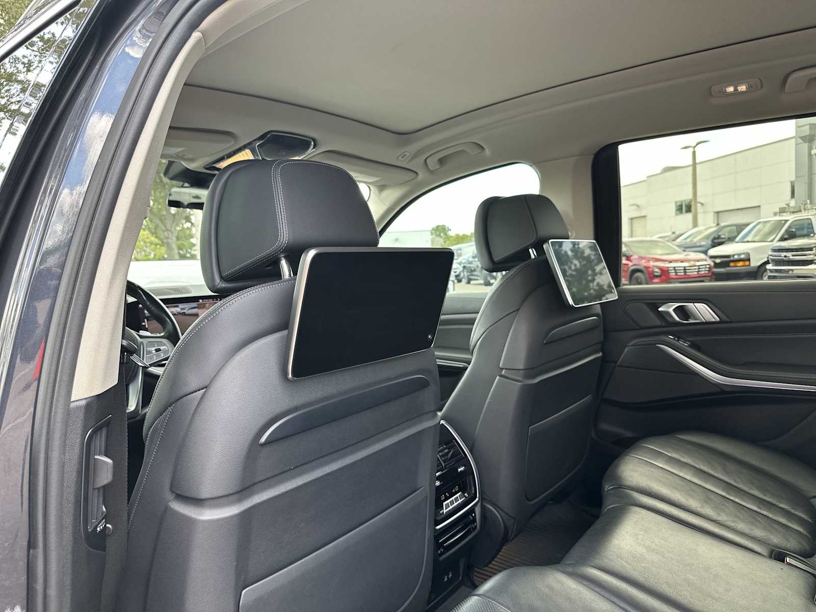 Thumbnail: 2019 BMW X7 - 16