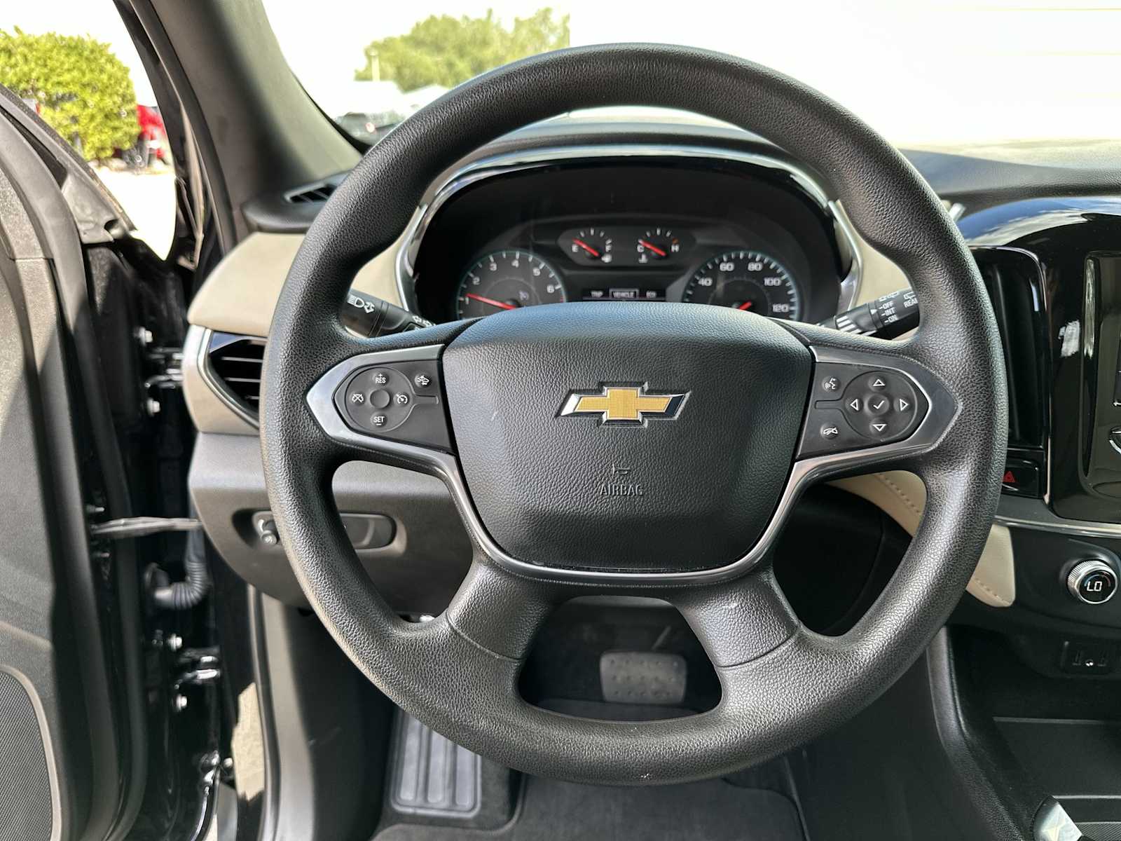 Thumbnail: 2023 Chevrolet Traverse - 20