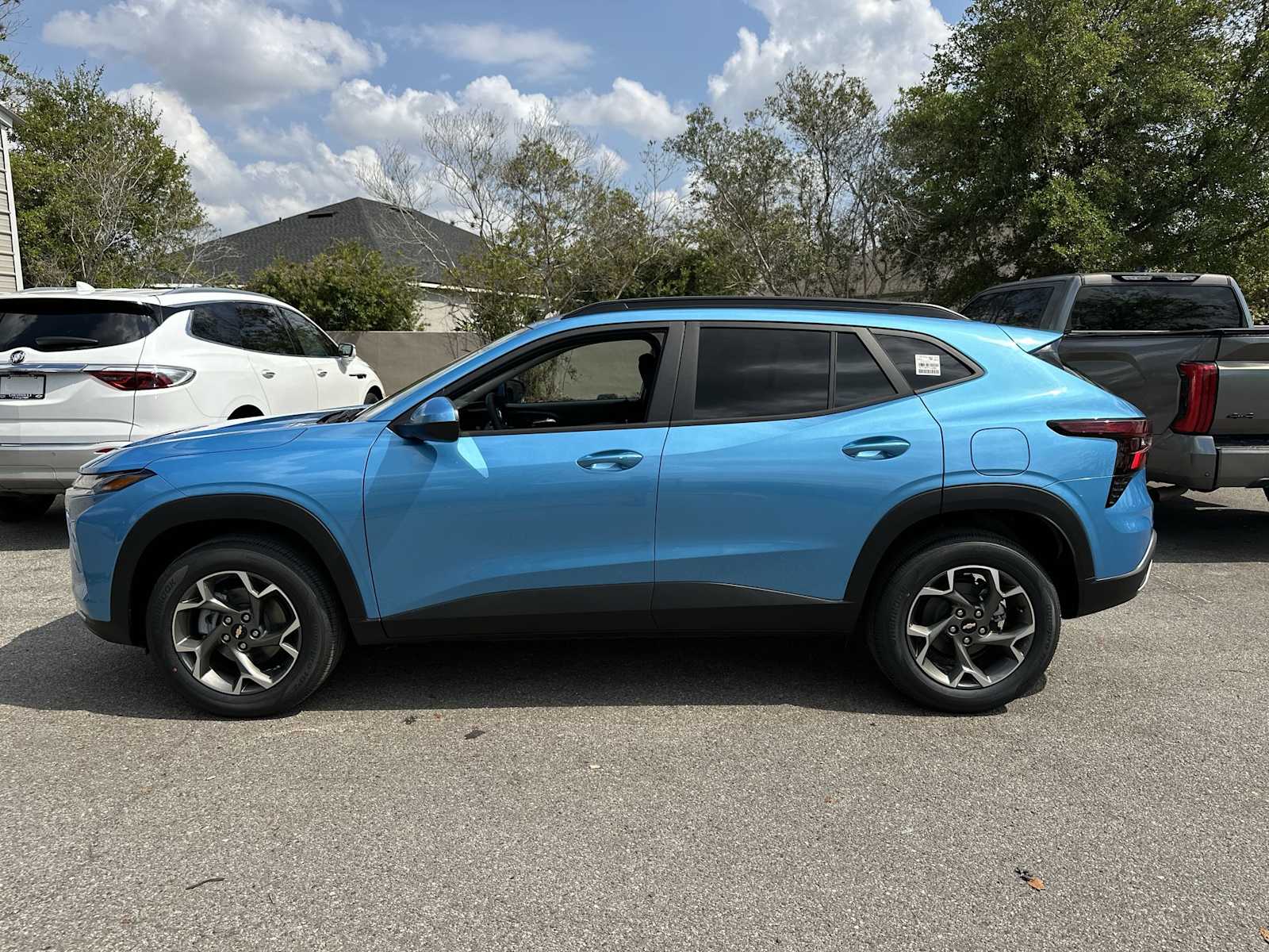 Thumbnail: 2026 Chevrolet Trax - 3