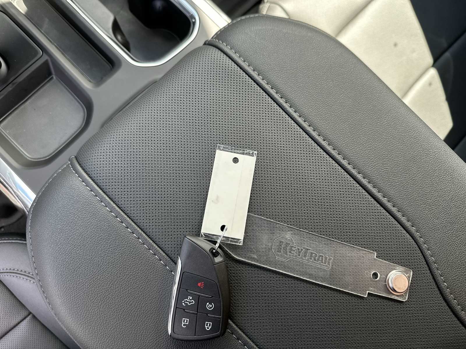 Thumbnail: 2026 Chevrolet Silverado 1500 - 26